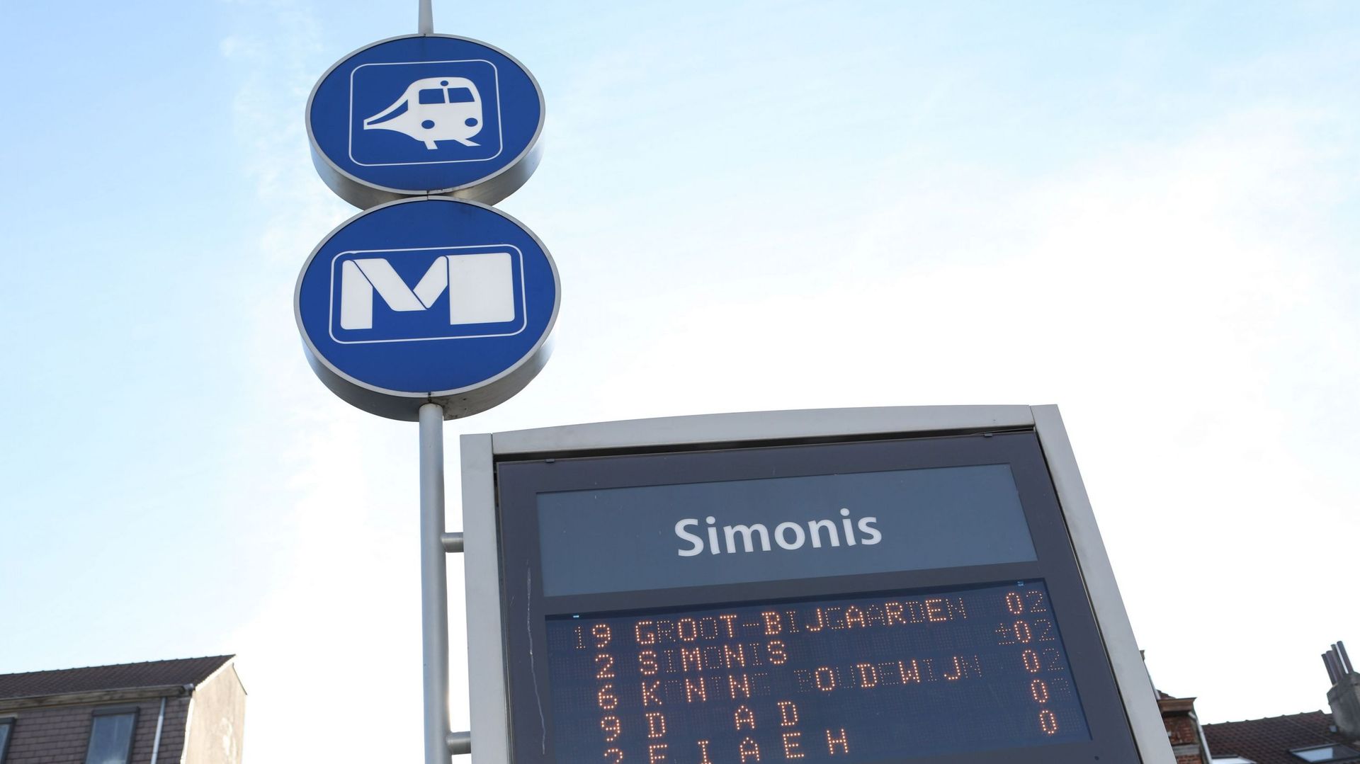 Une trentaine de voyageurs évacués de la station de métro Simonis suite à des difficultés respiratoires