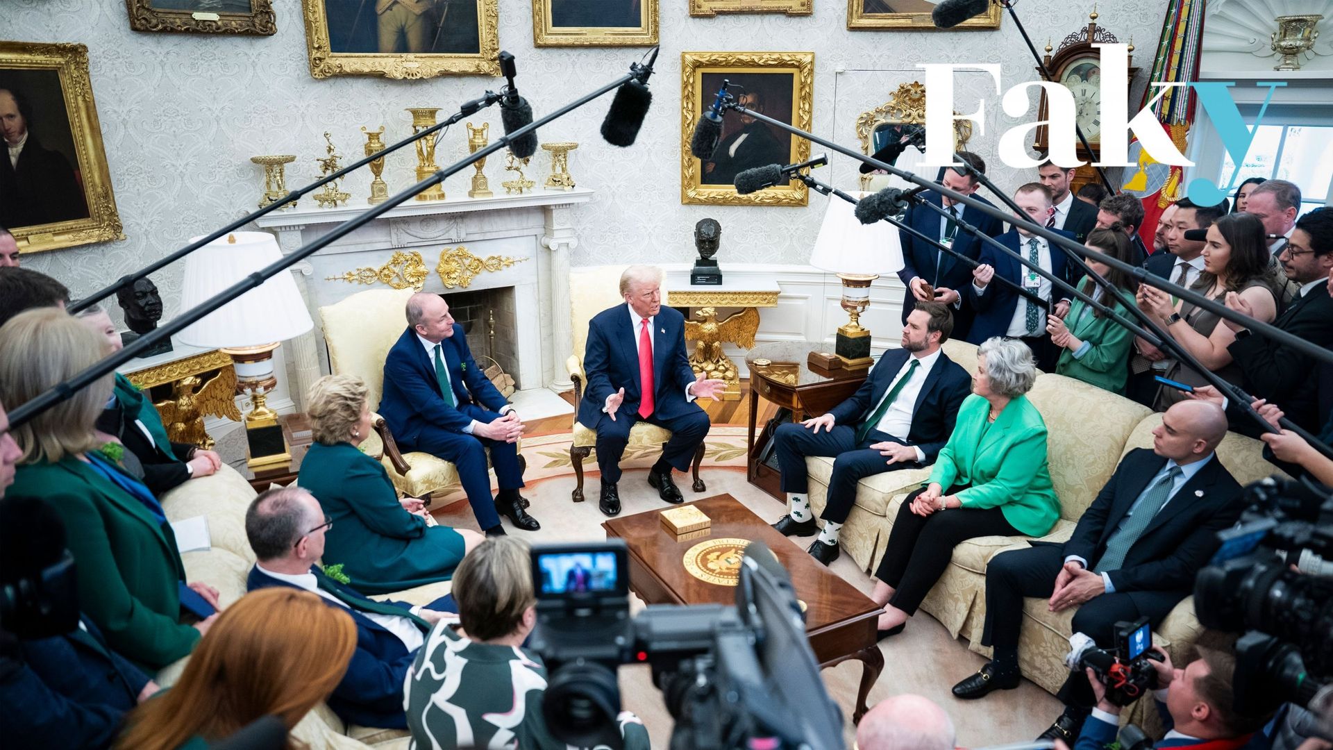 Image accompanying Un échange entre Donald Trump et un journaliste au sujet des origines de son différend avec l’Union européenne
