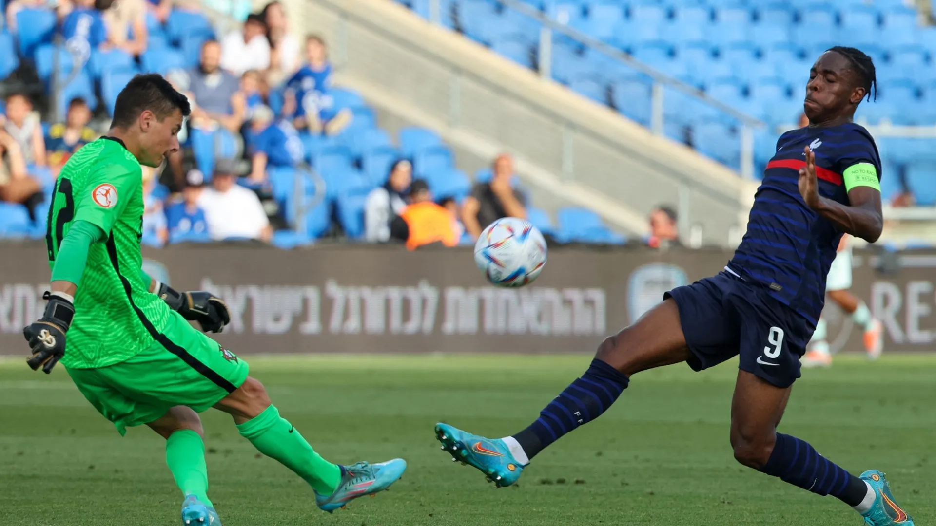Mathys Tel, la nouvelle arme offensive des U21 de Thierry Henry et le ...