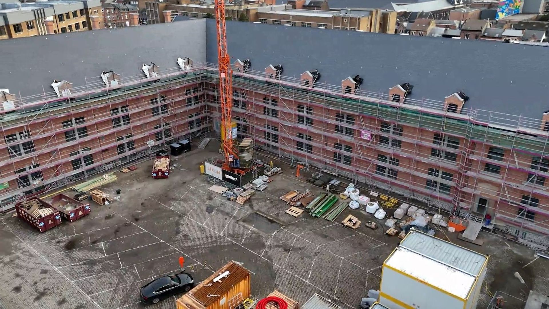 Rénovation durable : la caserne Trésignies mise sur le réemploi des matériaux