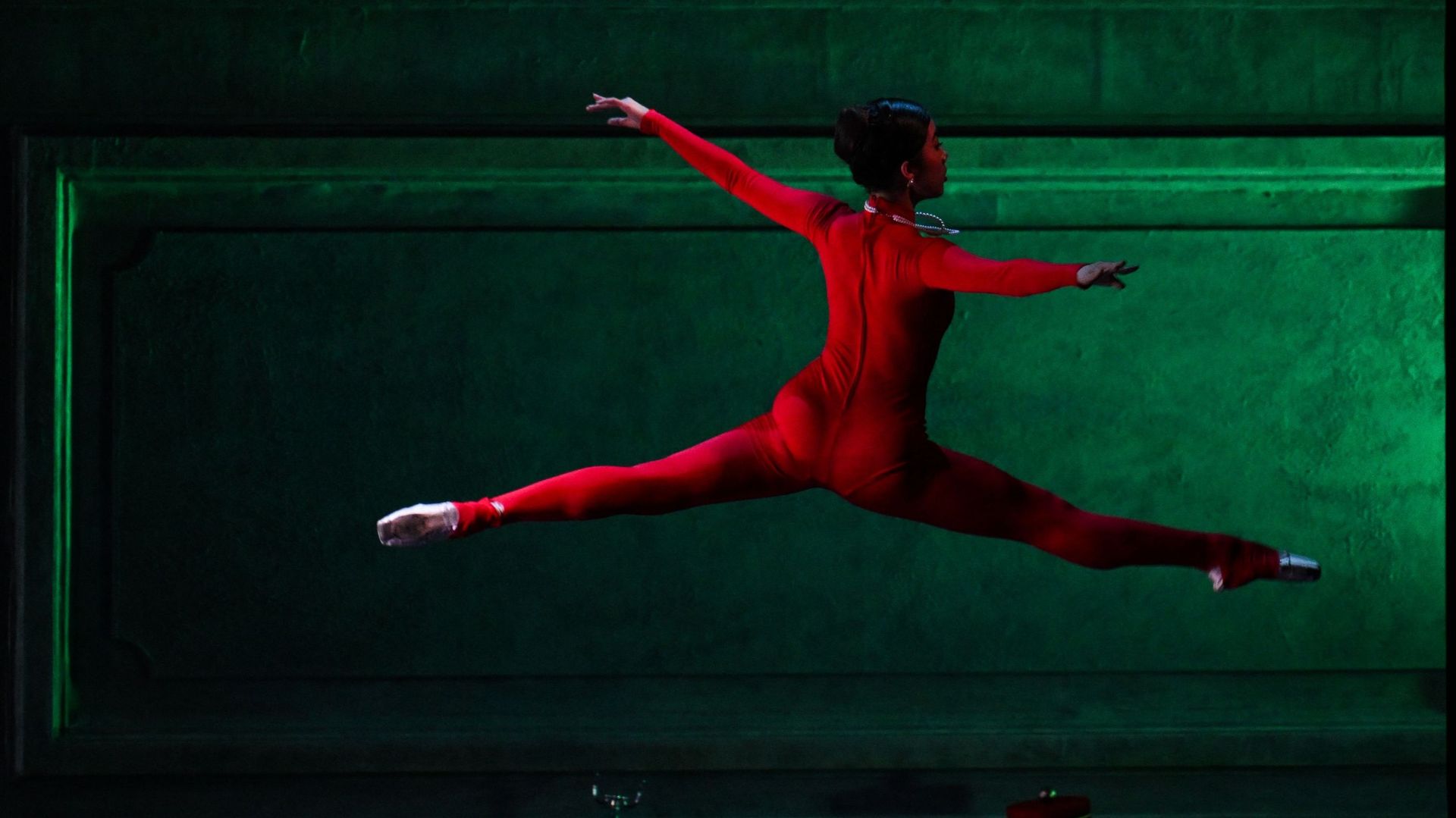 "Tant que je pourrai danser, je resterai ici" : en Russie, le ballet comme refuge pour deux danseurs japonais