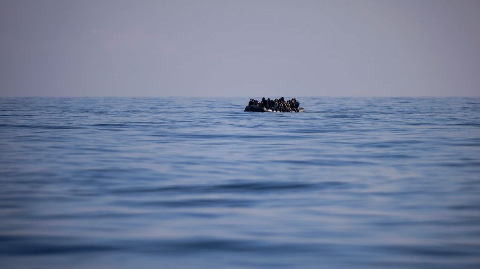France : une cinquantaine de migrants secourus dans la Manche - RTBF Actus