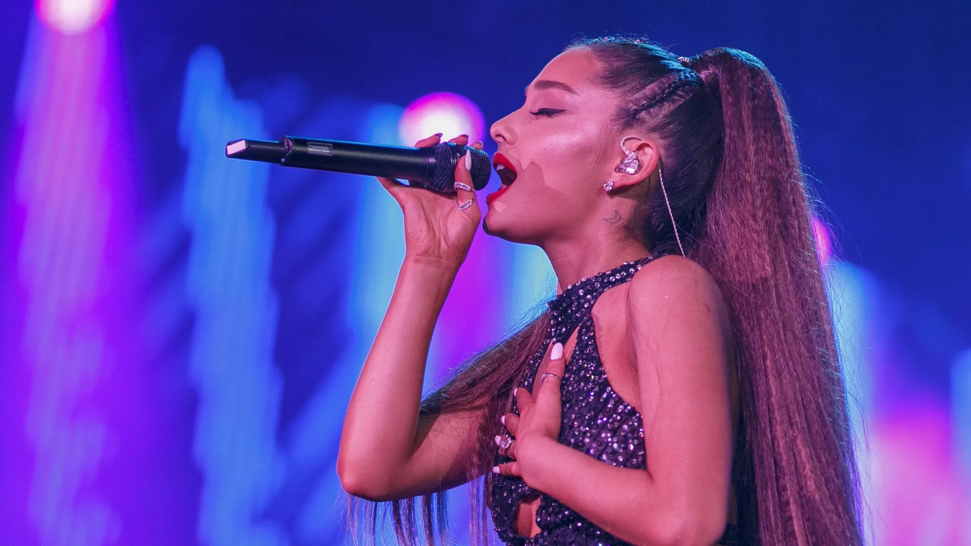 Ariana Grande R v le Le Nom Et La Date De Sortie De Son Nouvel Album ariana-grande-r-v-le-le-nom-et-la-date-de-sortie-de-son-nouvel-album