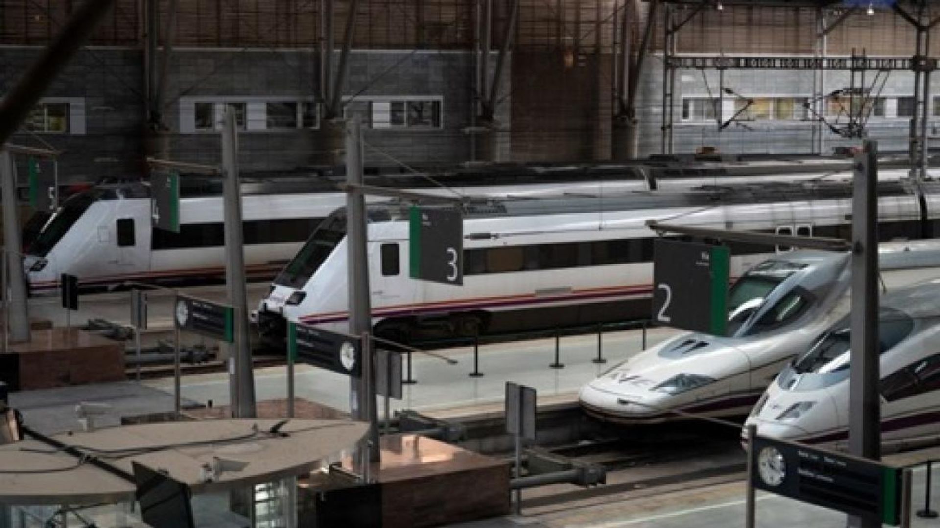 Accident de trains en Espagne : les TGV roulent de nouveau entre Madrid et l'Andalousie, un mois après la tragédie d'Adamuz - RTBF Actus