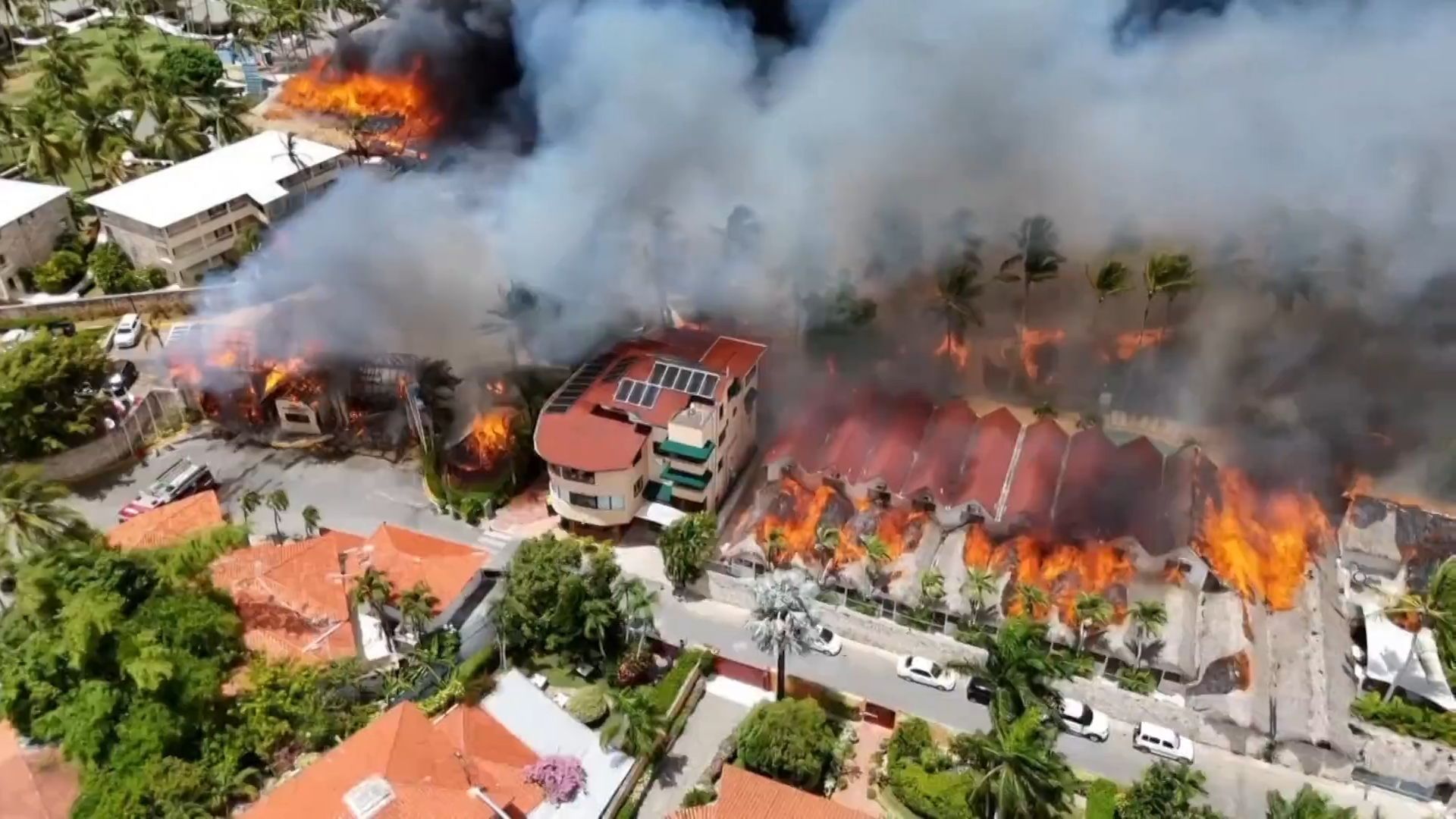 Incendie spectaculaire dans un hôtel en République dominicaine : une touriste décédée et près de 1700 évacués