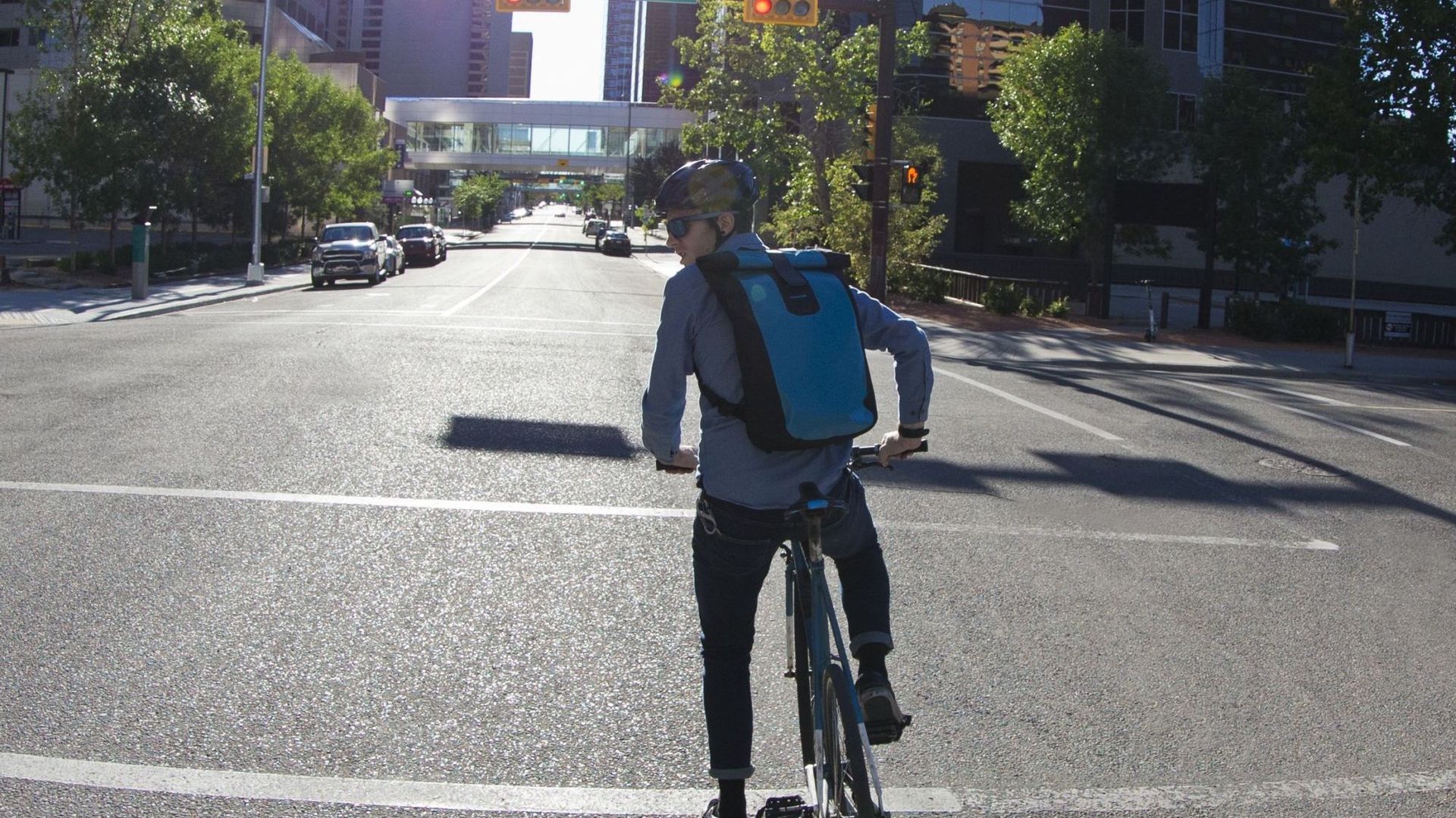 Vélos vs voitures : ces règles du code de la route parfois sources d’incompréhension