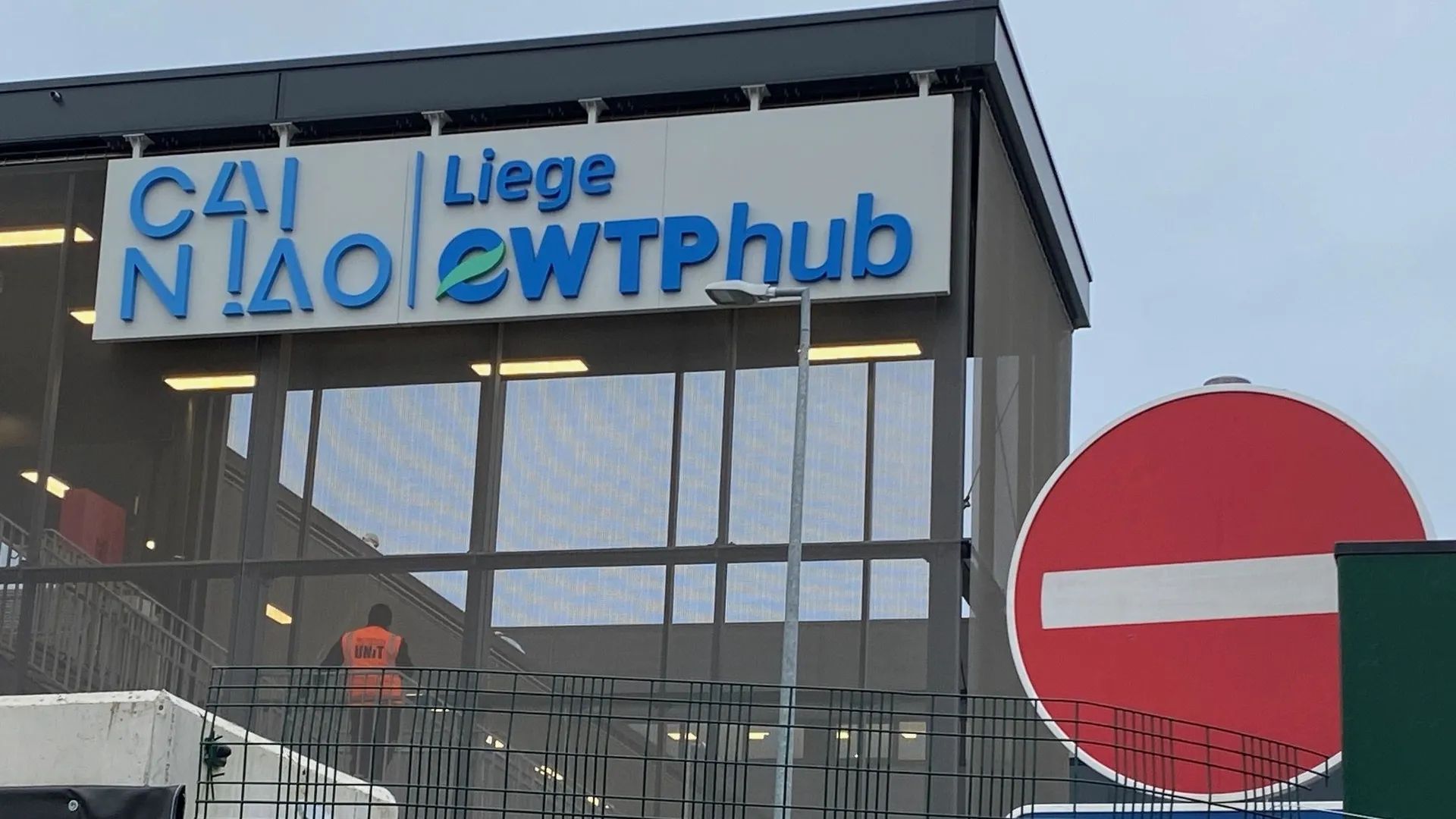 Code Rouge Rood Les activistes de Code Rouge ont mené des actions dans les aéroports de ...