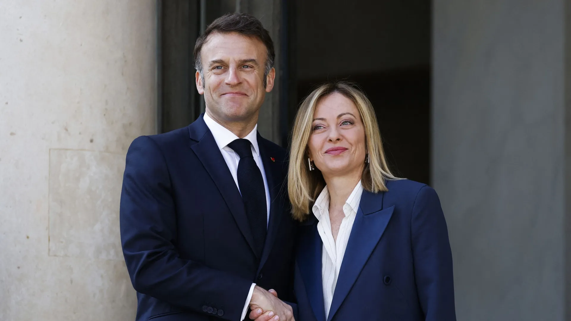 Pape à droite ou au centre ? La presse italienne lance un match Meloni ...
