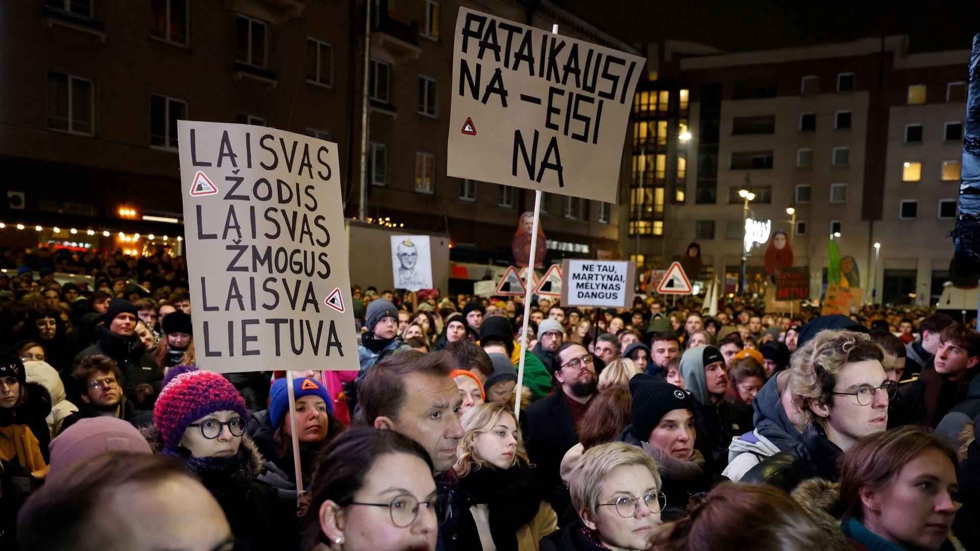 Les médias publics européens sous pression, de Prague à Paris en passant par Vilnius et Bruxelles : « Ils veulent détruire les médias indépendants »