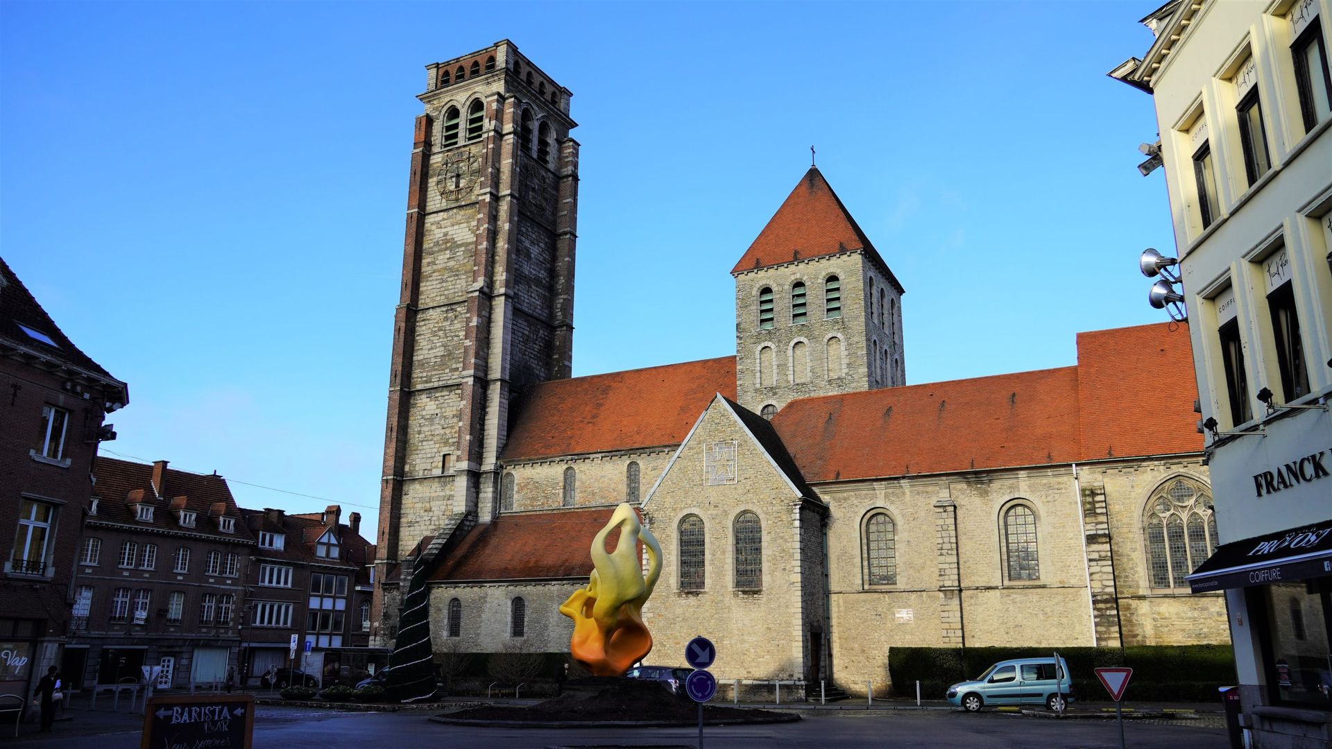 Tournai : Comment cette fameuse abeille du quartier Saint-Brice a t  choisie ? - RTBF Actus