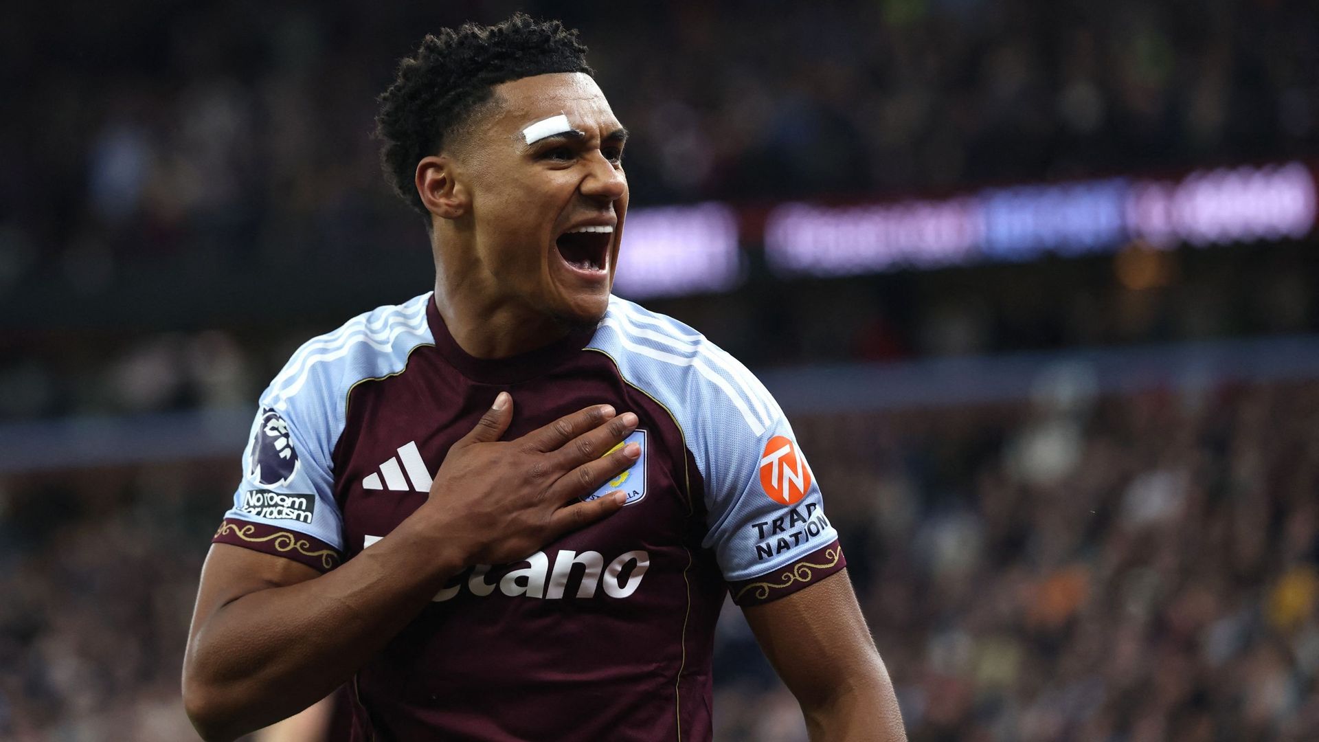 Aston Villa écrase Liverpool et valide son ticket pour la Champions League