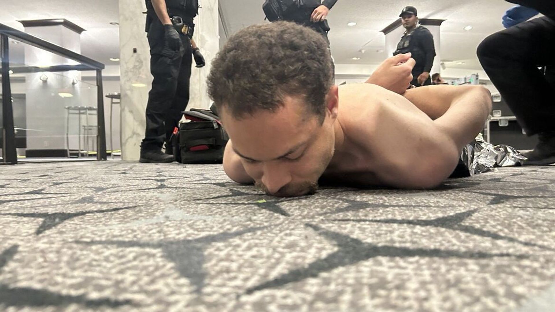 Tirs au gala des correspondants à Washington : l’assaillant aussi inculpé d’agression armée contre un agent fédéral