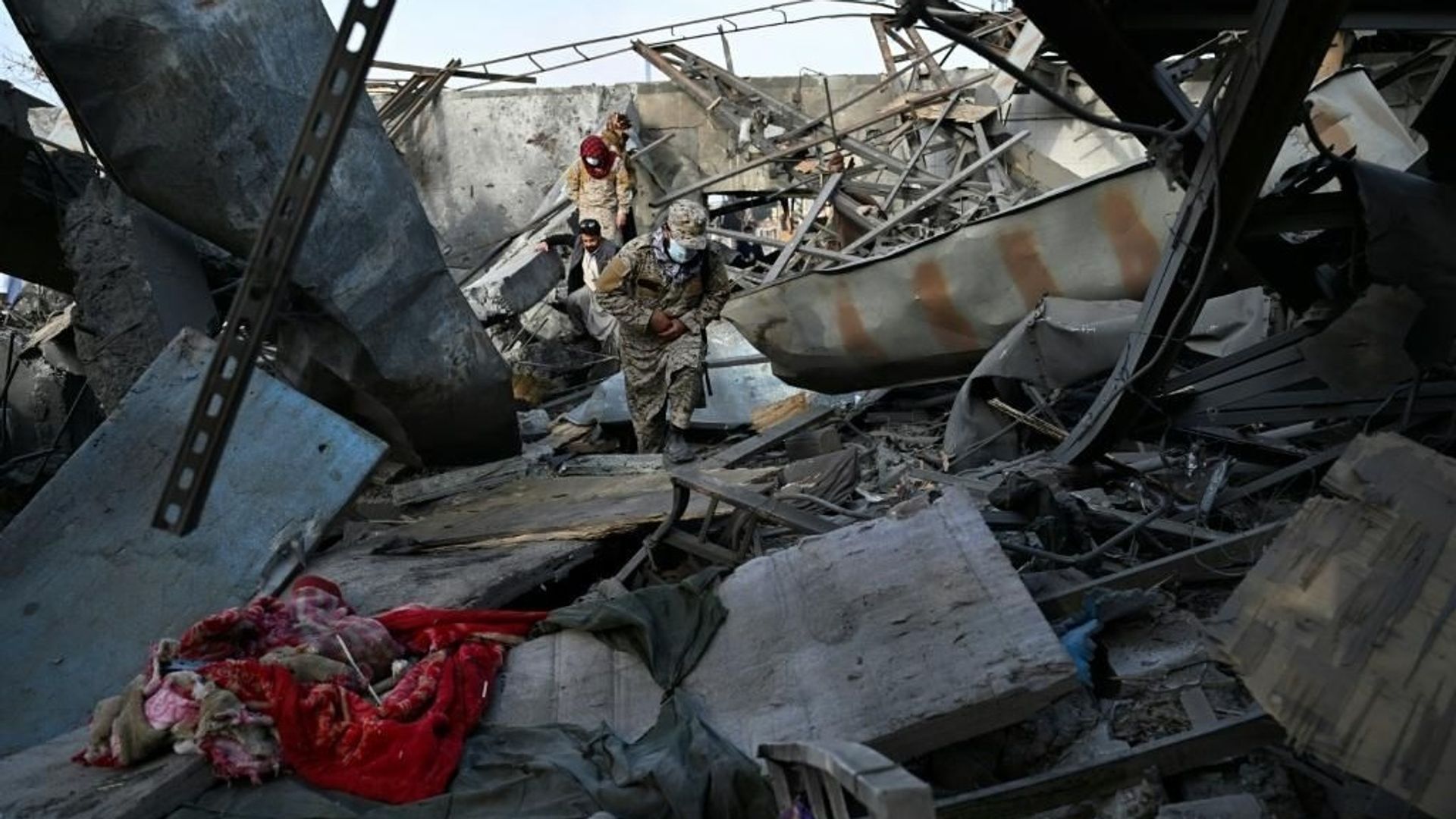 Bombardement sur un hôpital de Kaboul : préparation des funérailles, lourd bilan confirme une ONG