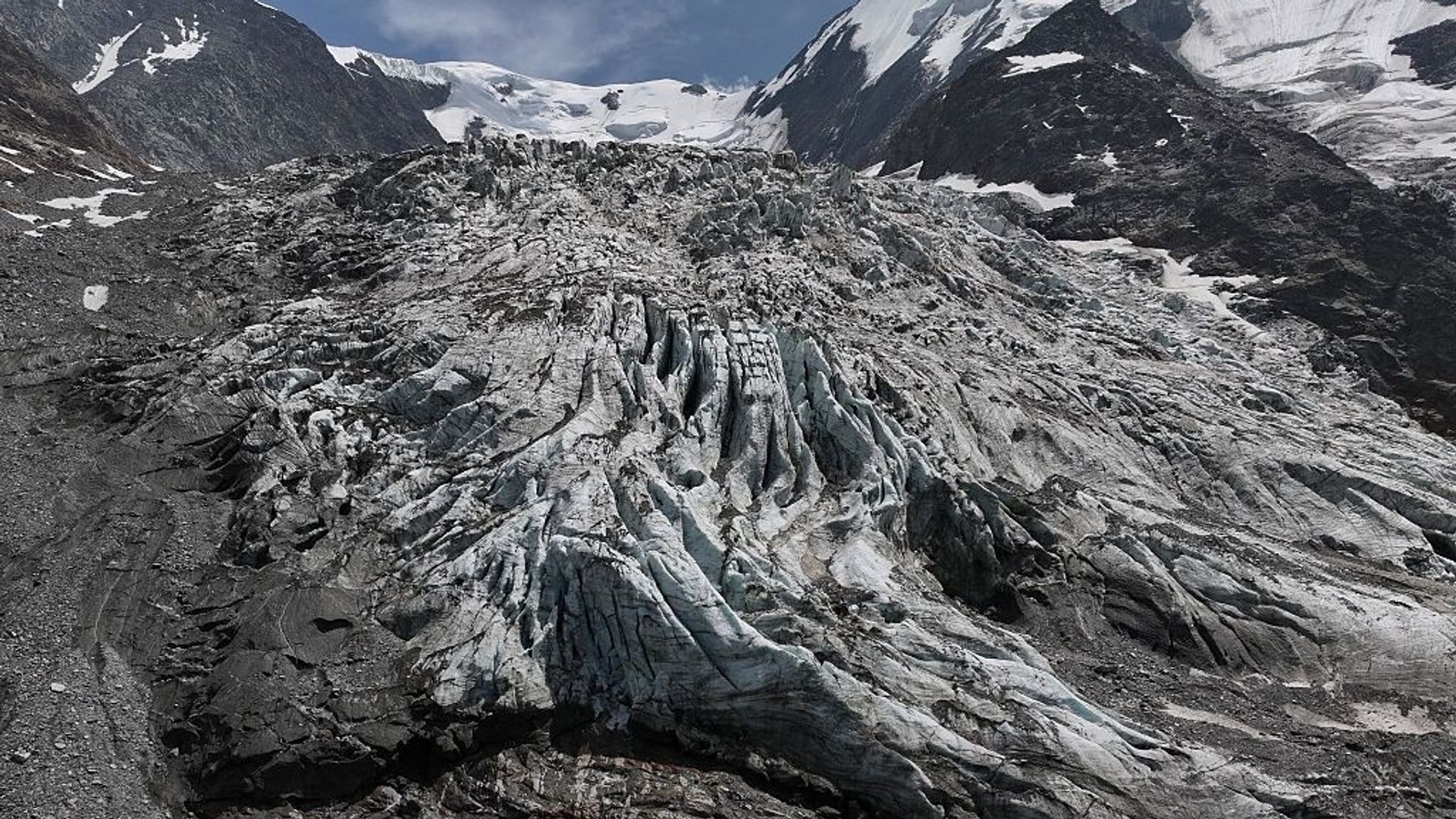 Changement climatique : "On est entré dans une période d’extinction des glaciers de montagne"