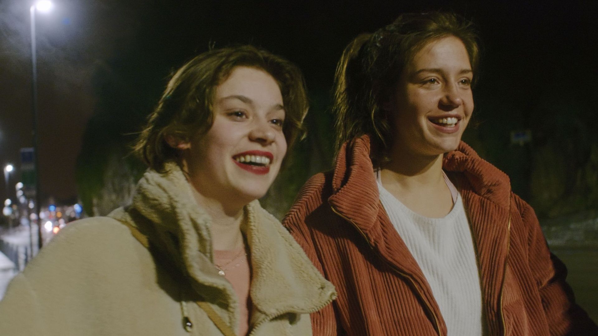 Adèle Exarchopoulos et Mara Taquin en duo de choc dans 'Rien à foutre', un film engagé