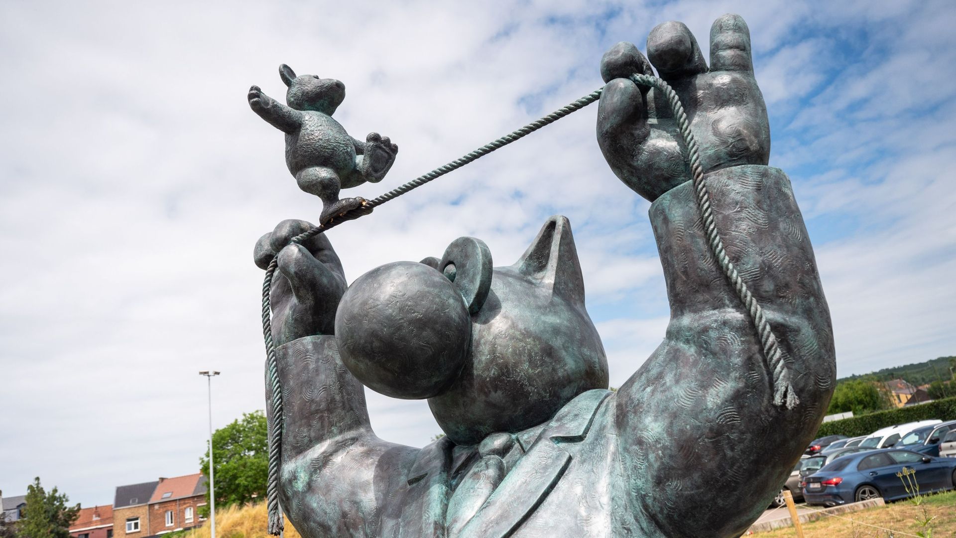 Philippe Geluck dévoile une nouvelle statue du Chat à Andenne - RTBF Actus