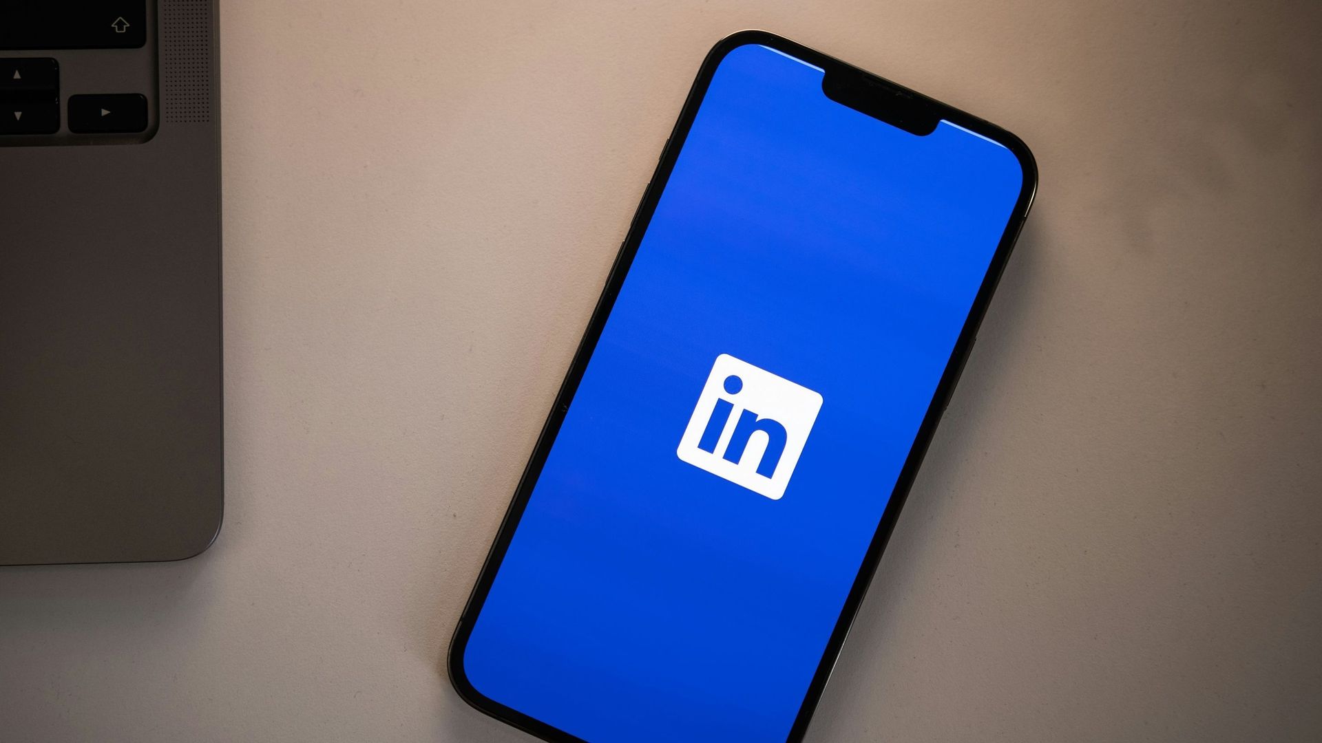 LinkedIn verrouille vos visiteurs derrière un abonnement payant, mais est-ce légal ?