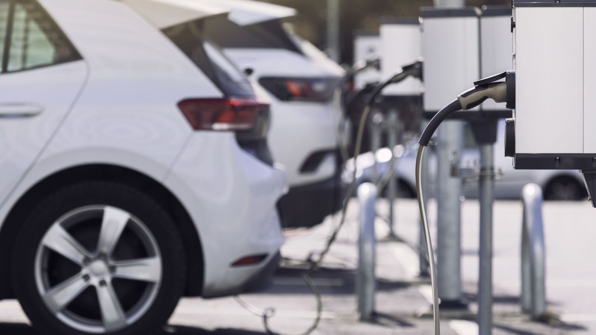L’Europe va durcir la réglementation sur les voitures hybrides en 2025 ...