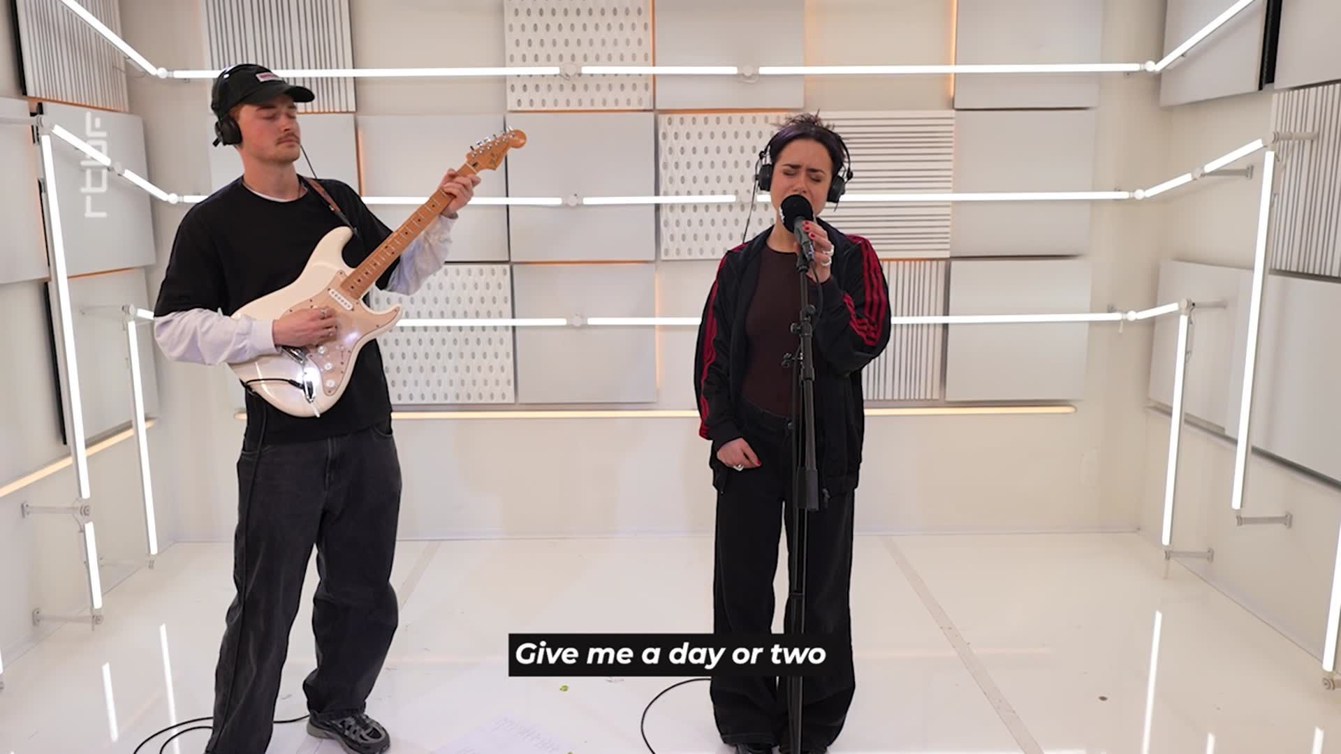 Mia Lena reprend "Happier Than Ever" de Billie Eilish dans la Tipik Live Room