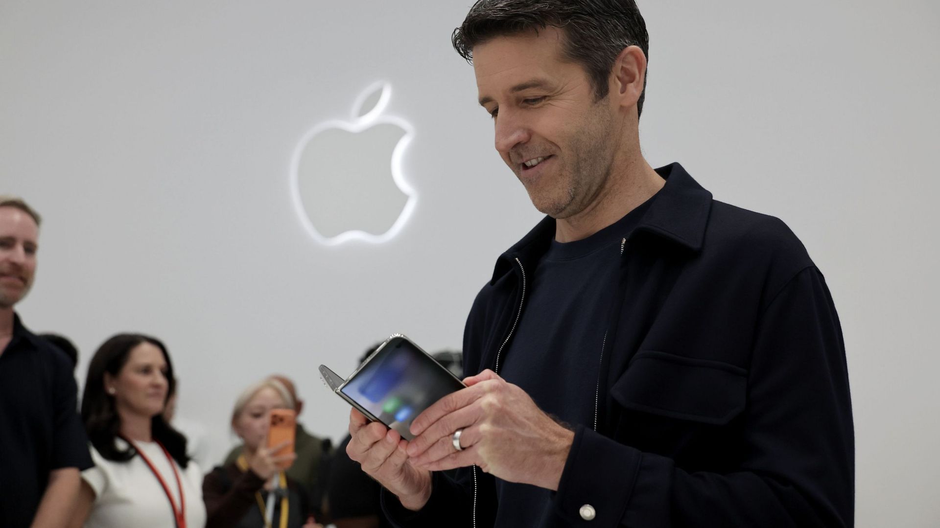 John Ternus souhaite supprimer des postes de management chez Apple