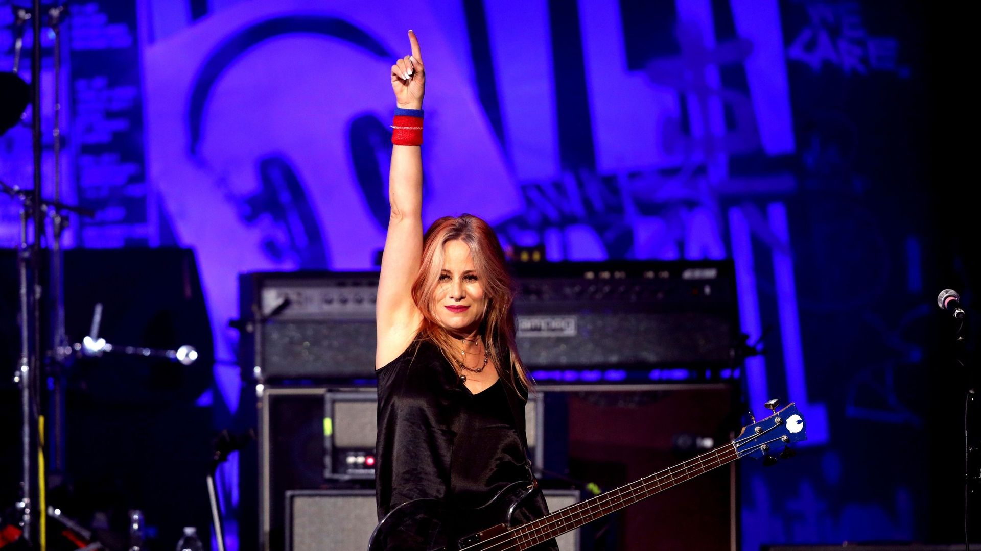 Jennifer Finch, bassiste de L7, atteinte d’une maladie grave