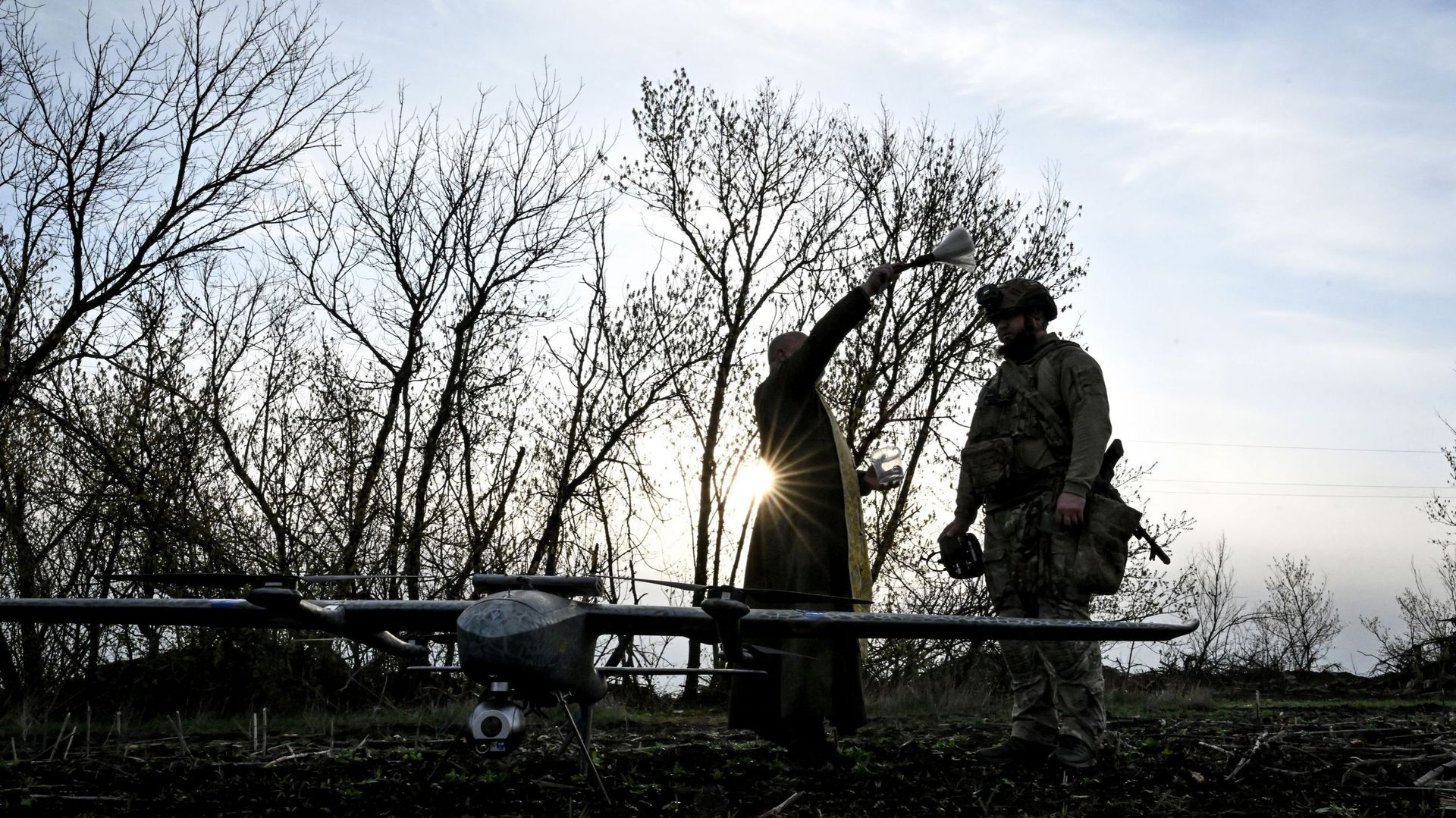 Les armes se taisent en Ukraine : début officiel de la trêve pascale dans la guerre entre Moscou et Kiev
