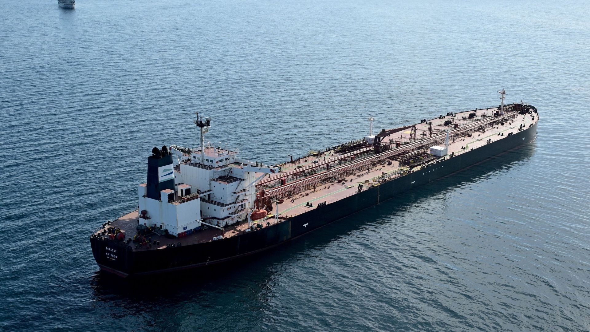 Un pétrolier présumé de la flotte fantôme russe intercepté par la marine française en Méditerranée