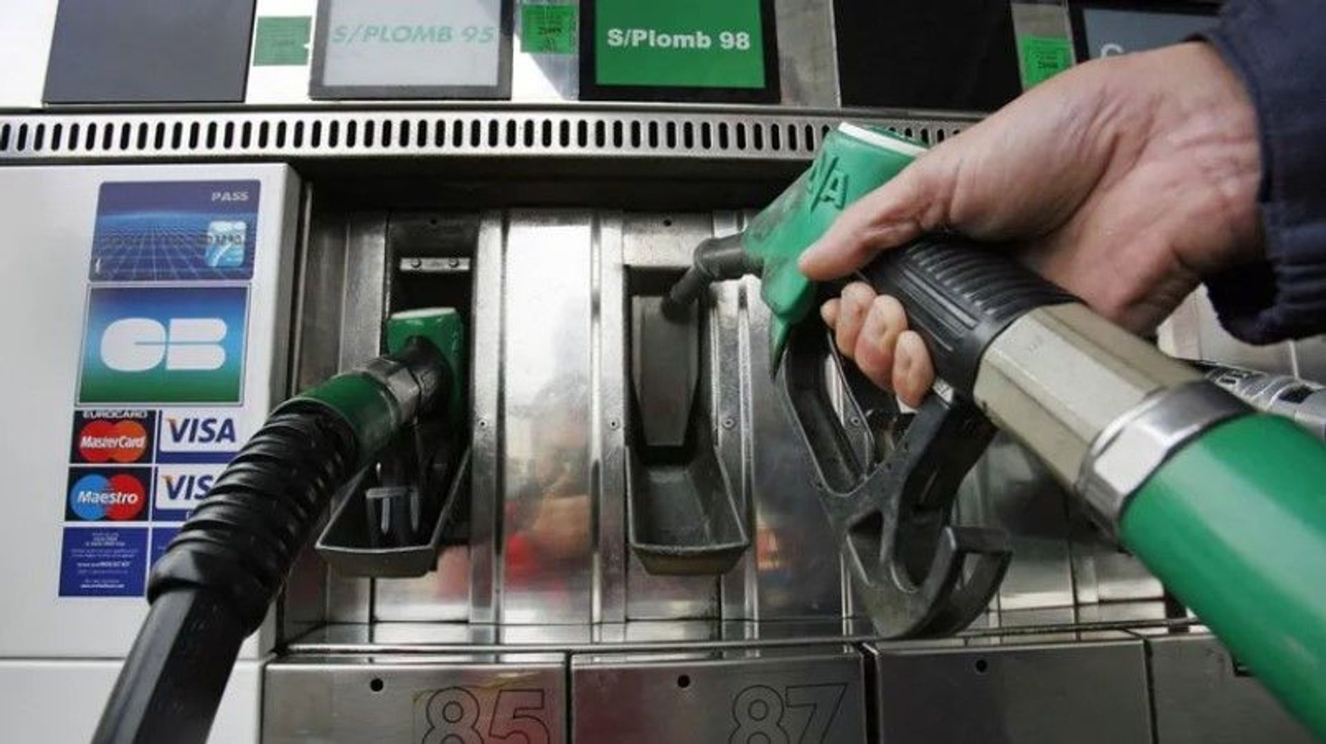 Arnaque à la pompe : attention au pistolet mal raccroché !