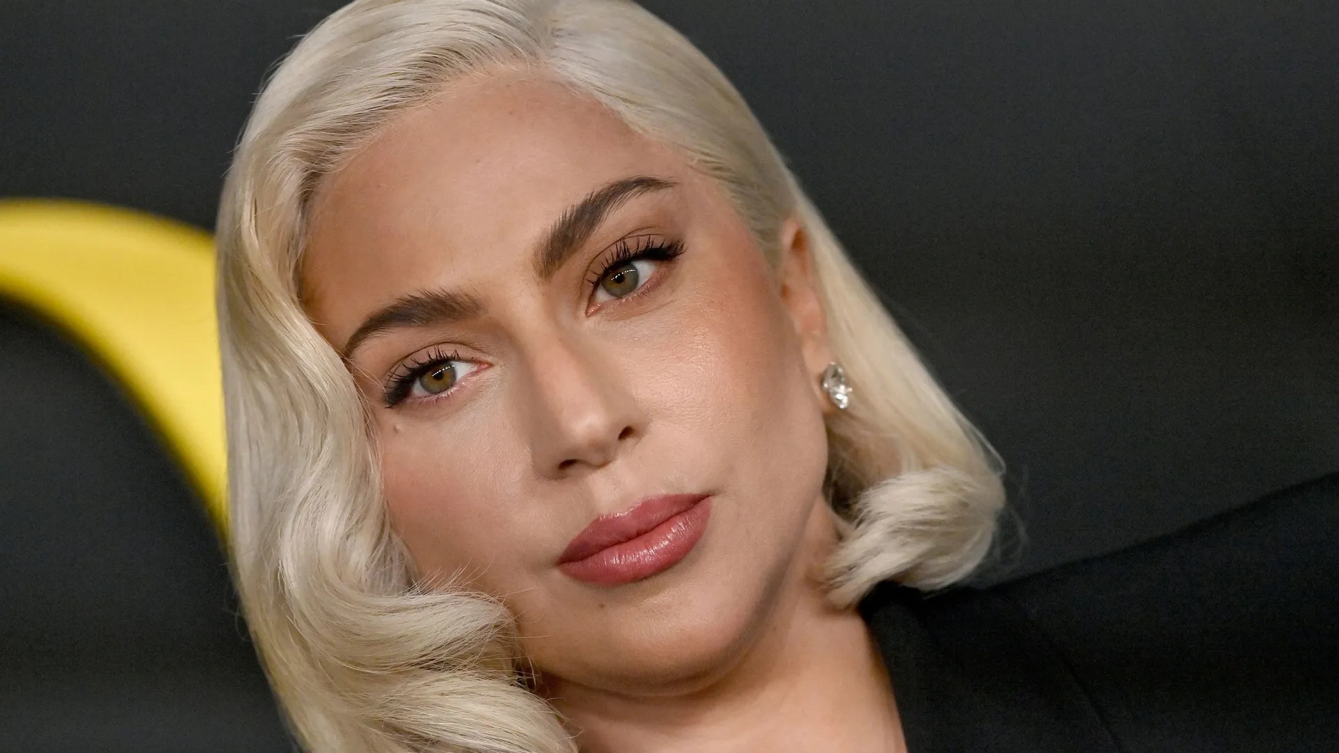 Lady Gaga surprend ses fans à Paris en dévoilant des extraits de son ...