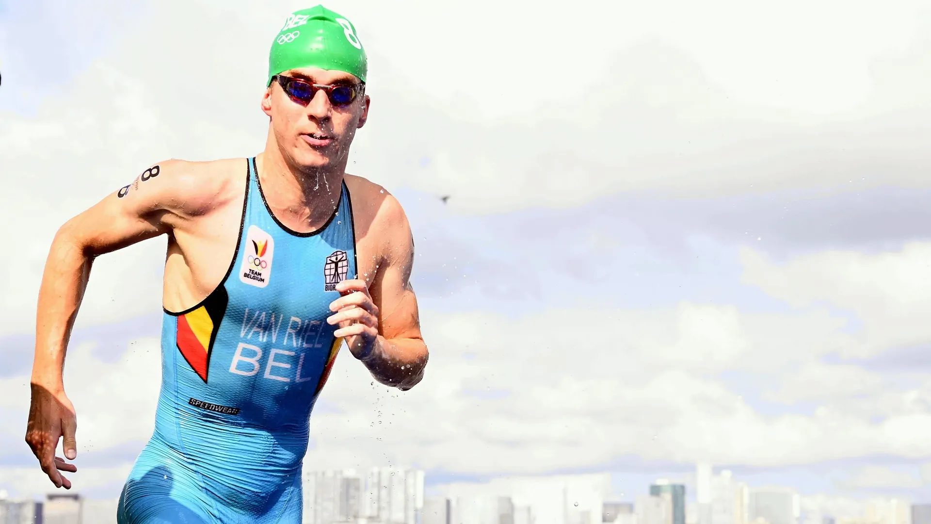 Marten Van Riel, une 'marionnette' furieuse du report du triathlon ...