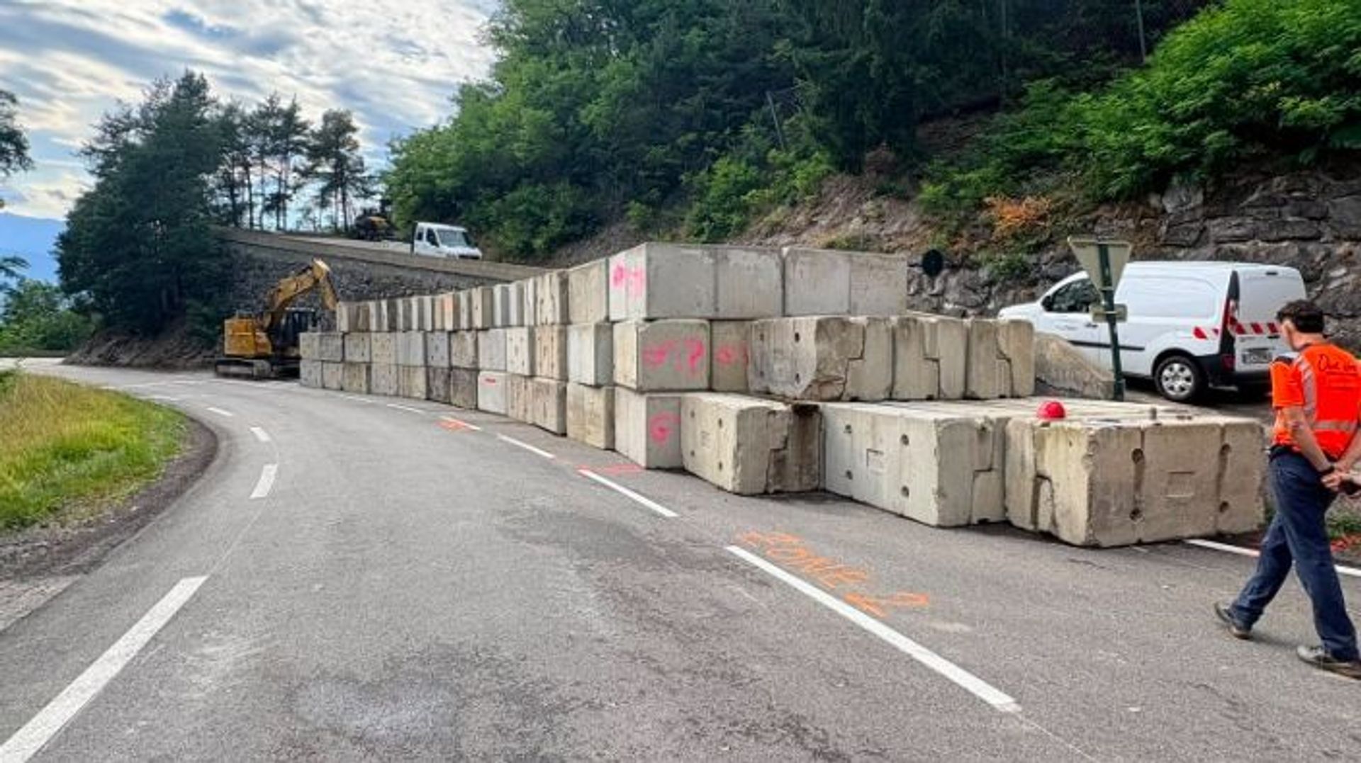 En Savoie, des milliers de touristes dont des Belges toujours bloqués dans un village de montagne à cause d’un incendie