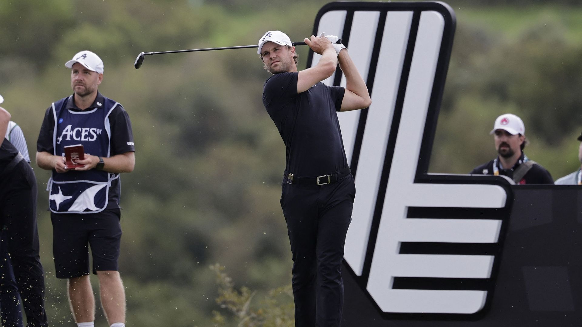 Thomas Detry sur le podium provisoire à l'issue du premier tour du LIV Mexico City