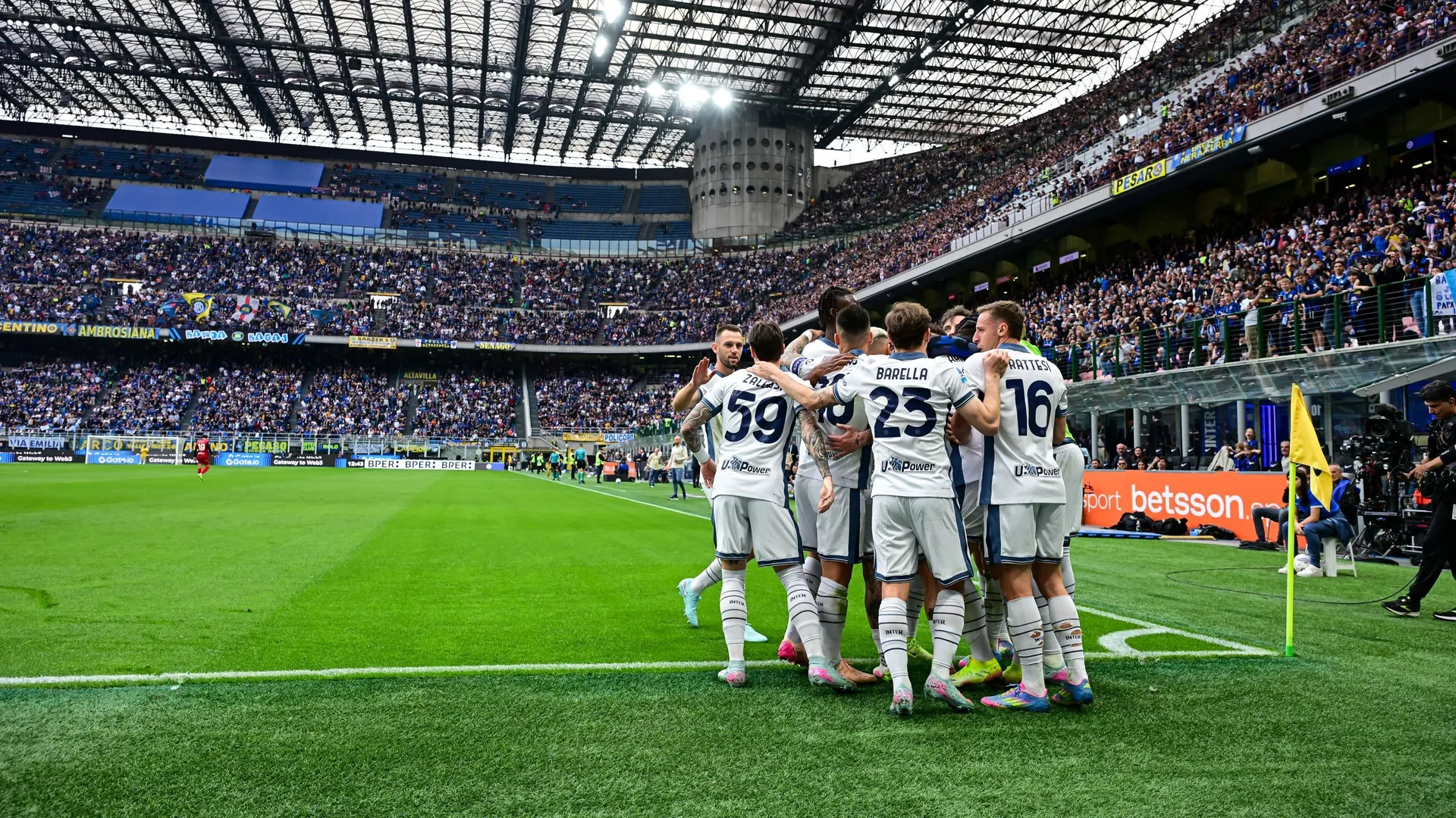 EWC : BDS remporte le tournoi Rocket League face à une Team Falcons en ...