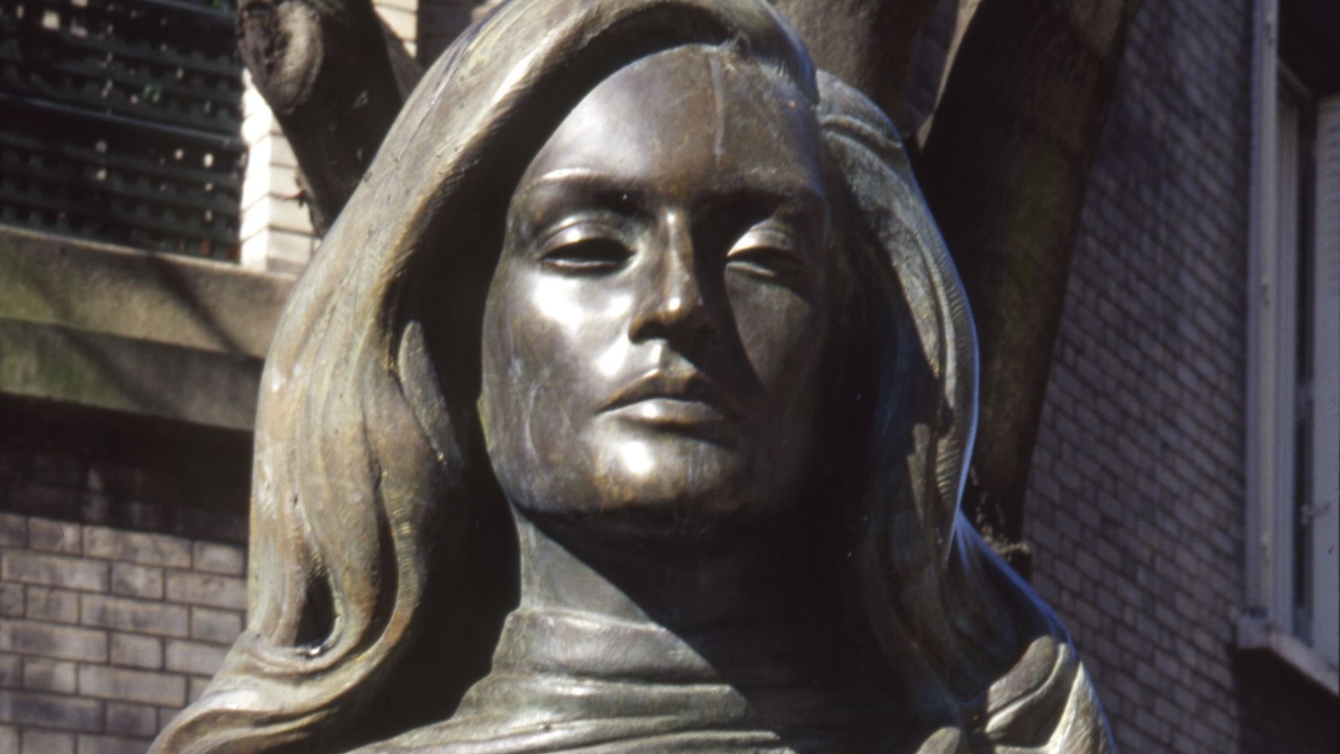 Le buste de Dalida restauré par la Mairie de Paris, le frère de la chanteuse déplore de ne pas avoir été prévenu