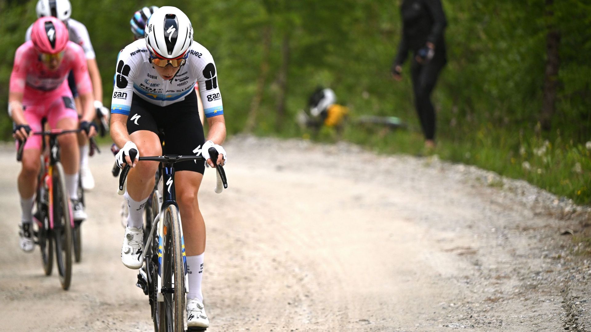 Giro Women : Demi Vollering s’impose au sommet du Colle delle Finestre au bout d’une étape tronquée, Van der Breggen reste en rose