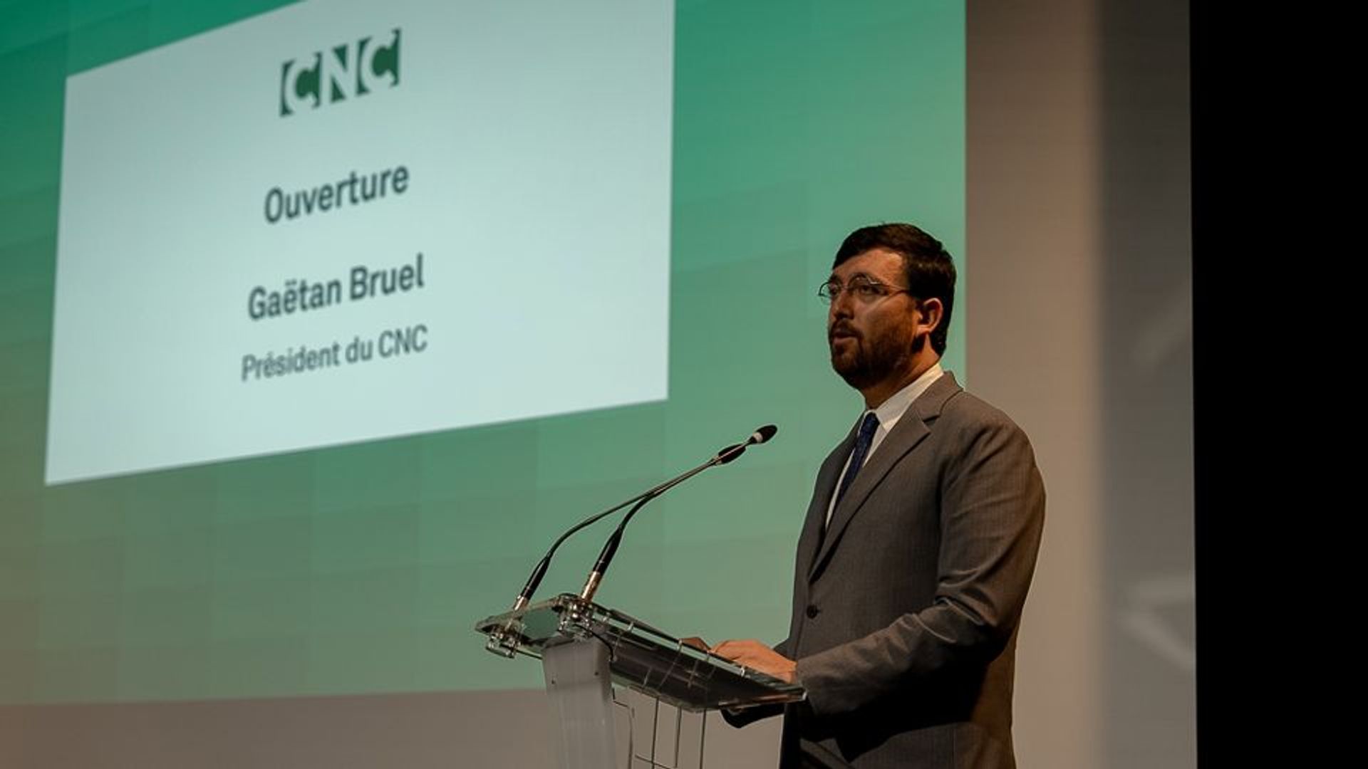 La France suspend son soutien financier aux youtubeurs et créateurs de contenu sur fond de polémique