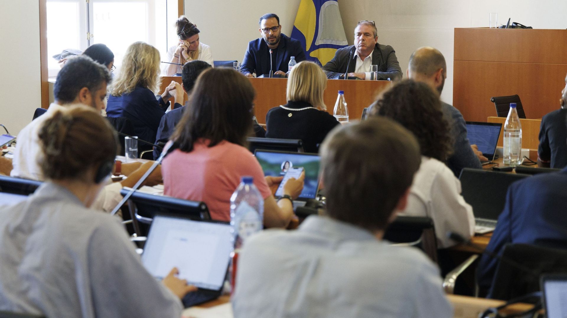 La revue de presse : les conclusions de la commission d’enquête sur le Foyer anderlechtois, une mascarade