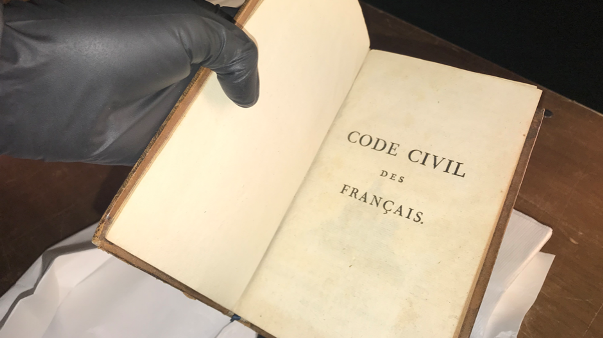 Le Code Civil Original 'Napoléon au-delà du mythe' l'exposition belge du bicentenaire de l ...