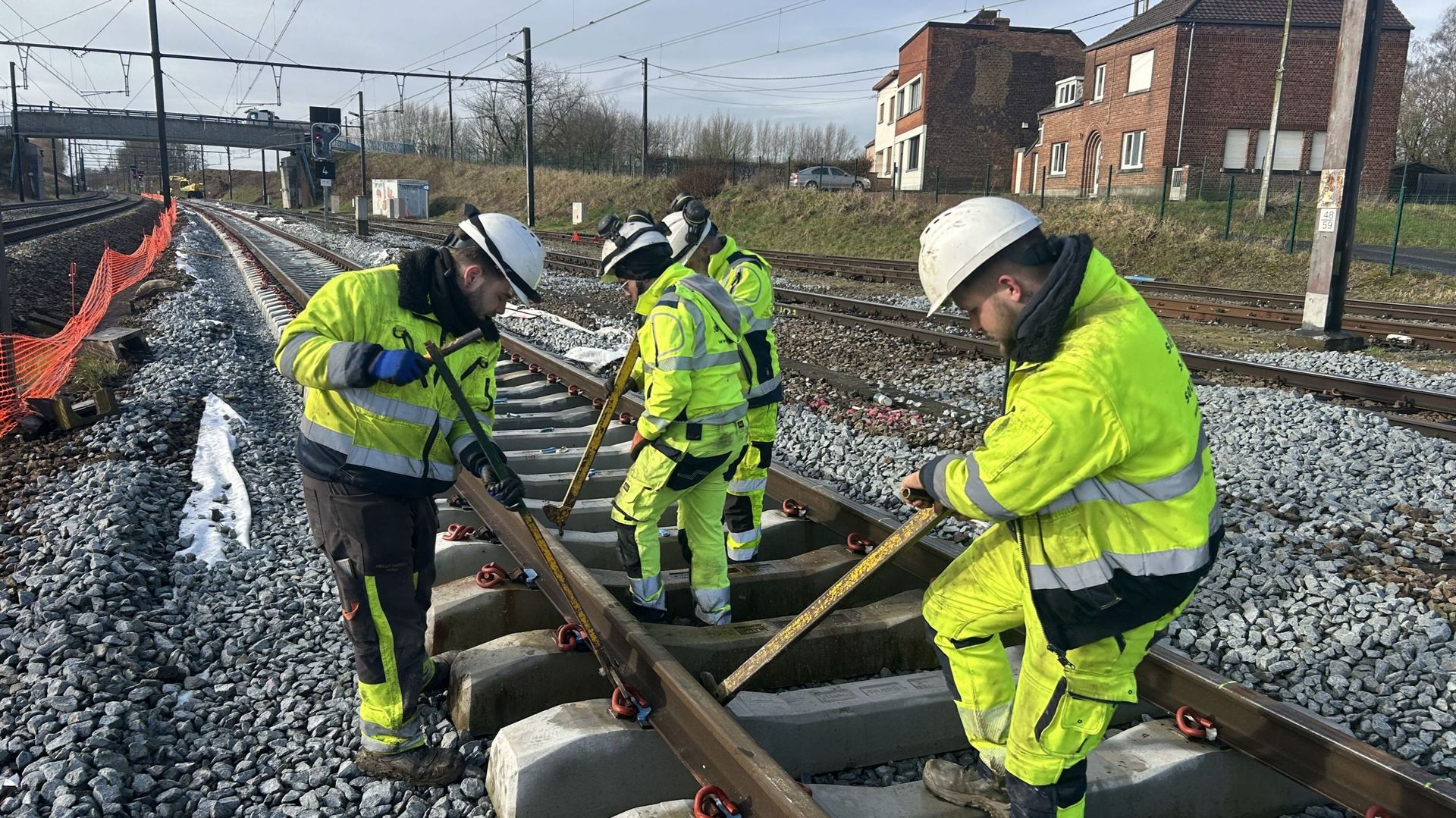 पटरियों को नवीनीकृत करने के लिए 2 मार्च तक लेंस और जुर्बिस के बीच कोई ट्रेन नहीं