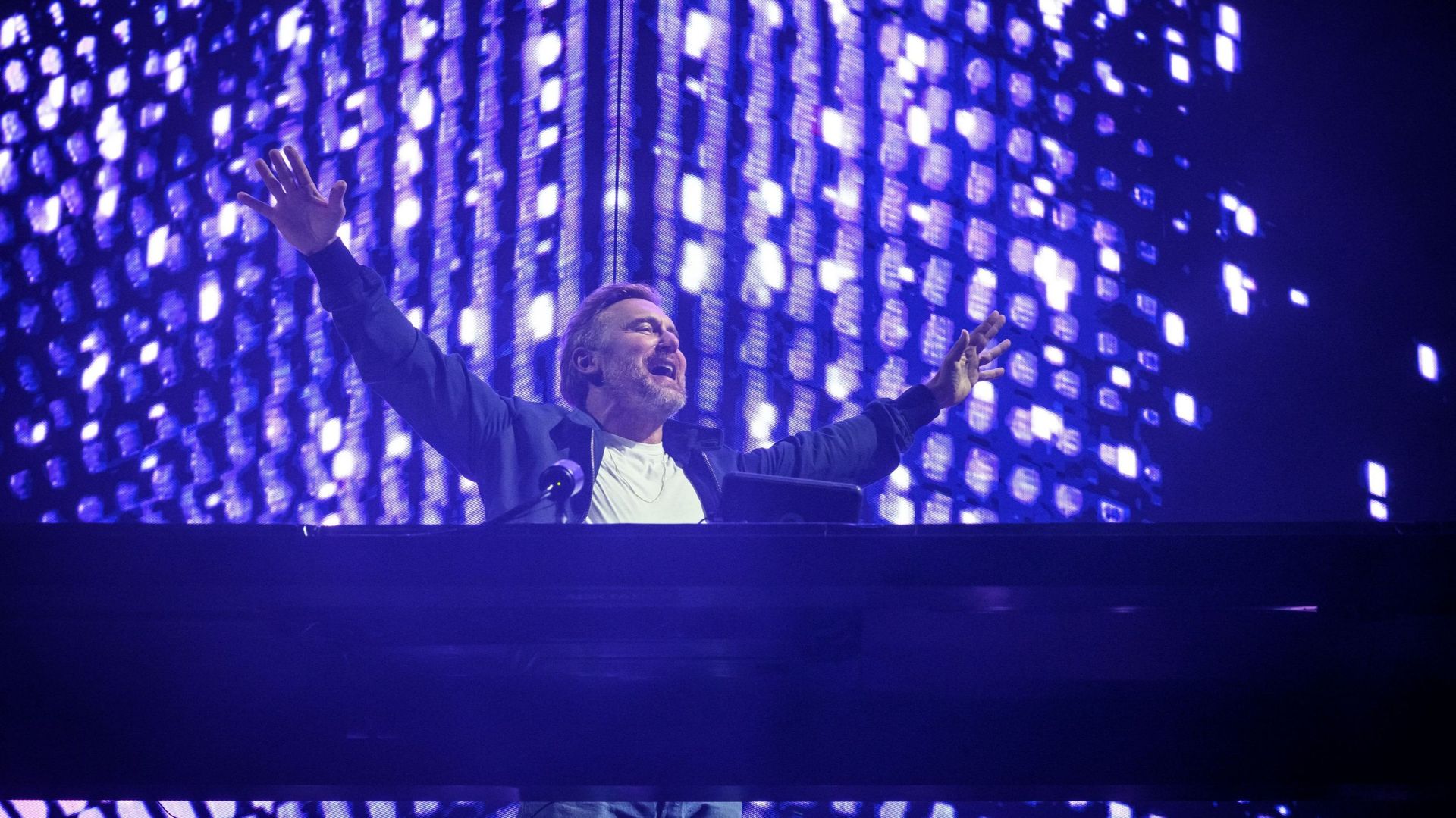 David Guetta au Stade de France : la célébration d’une carrière avec Jennifer Lopez, Akon et Black Eyed Peas