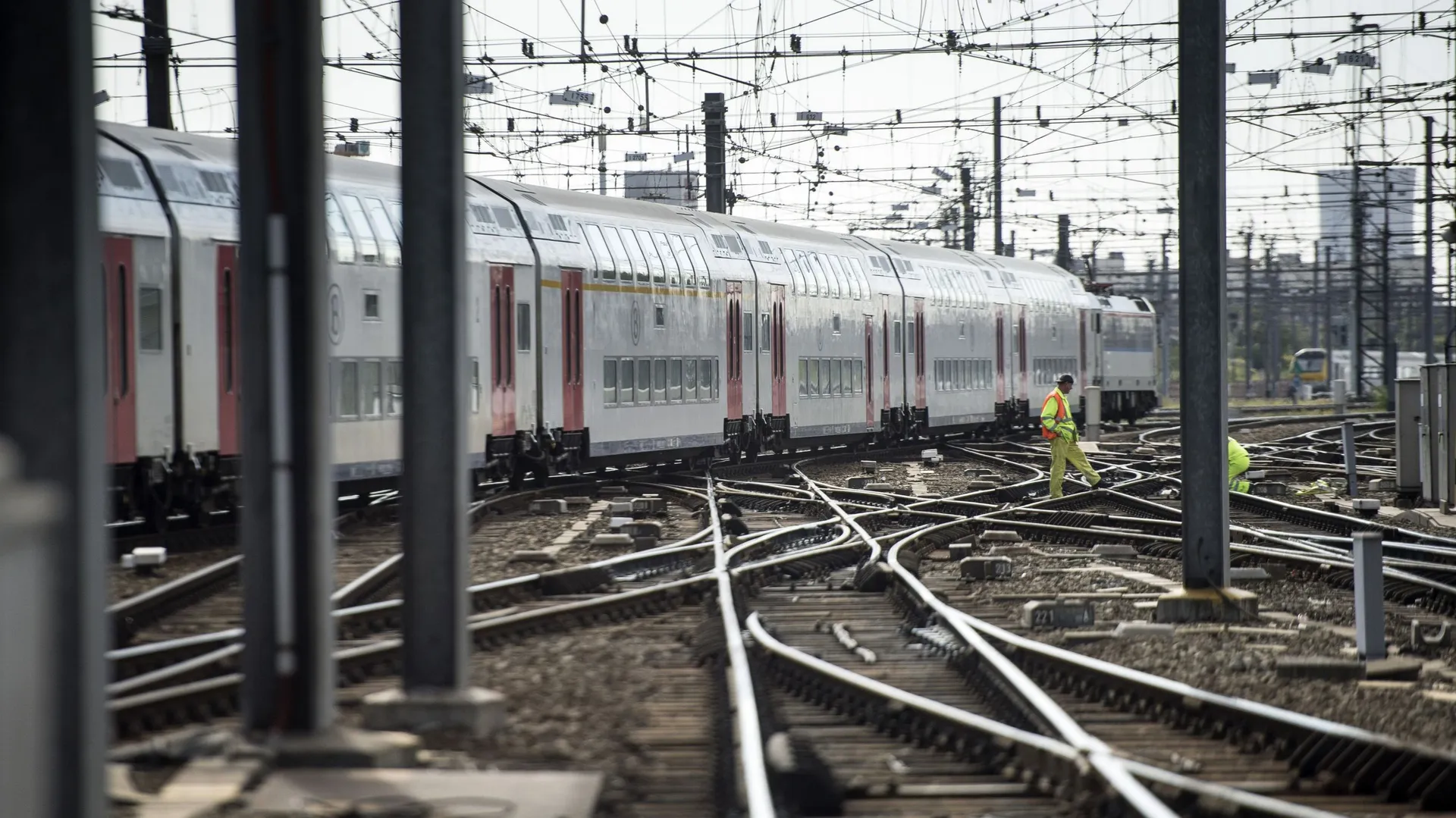 Infrabel Camera Infrabel installe des caméras thermiques pour contrer les intrus sur ...