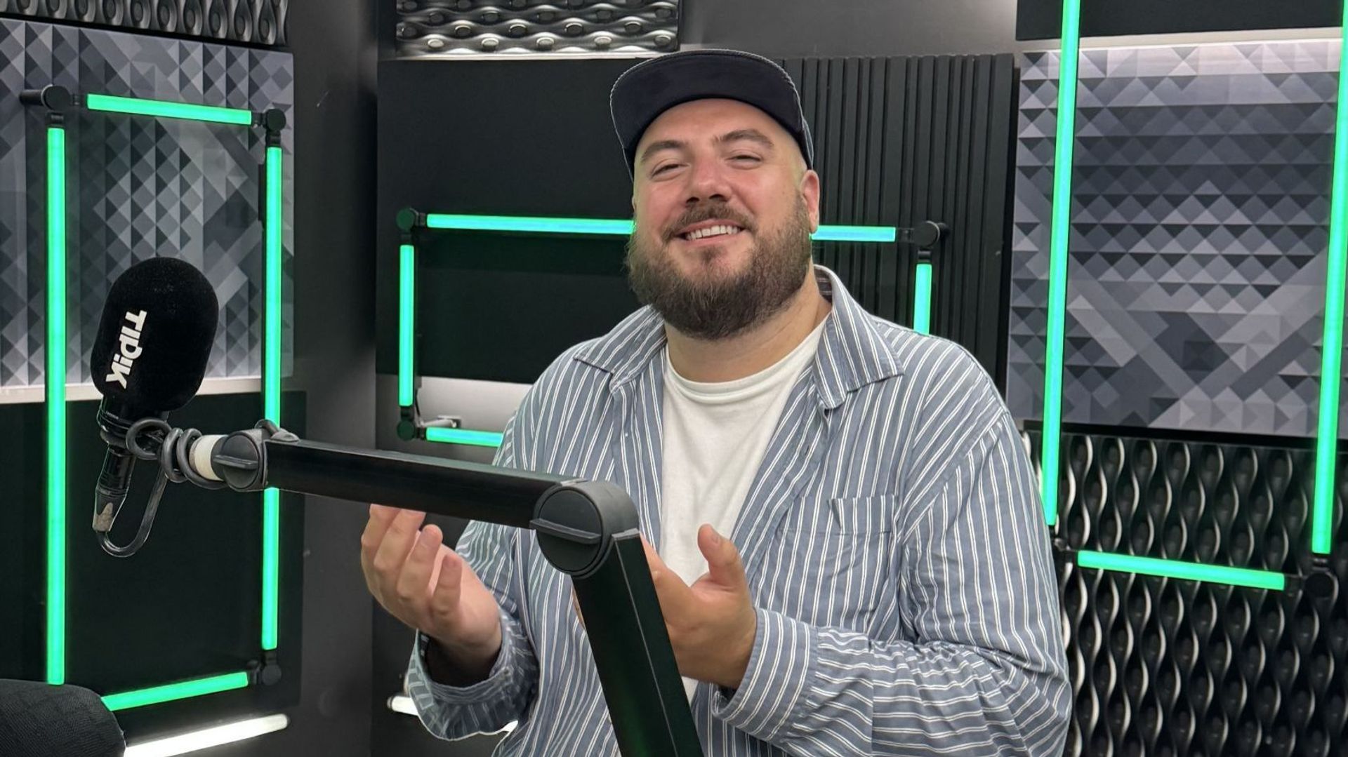 Jérémy Doku papa : André Demarteau défend les pères en salle d’accouchement