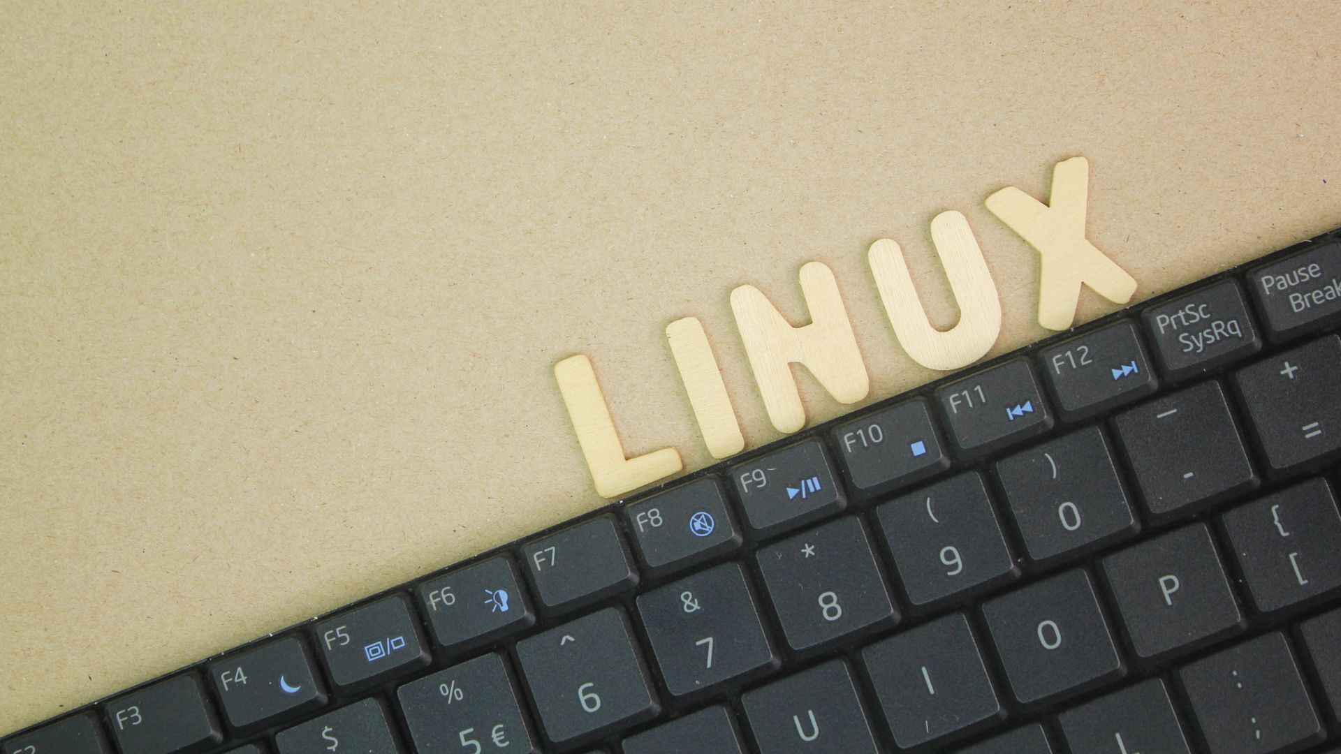 100.000 téléchargements en deux jours : la fin annoncée de Windows 10 profite à Linux - RTBF Actus