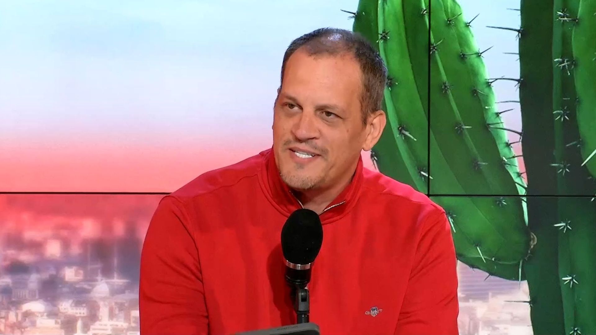Implants capillaires et nouvelles dents : James Deano revient transformé dans le Cactus