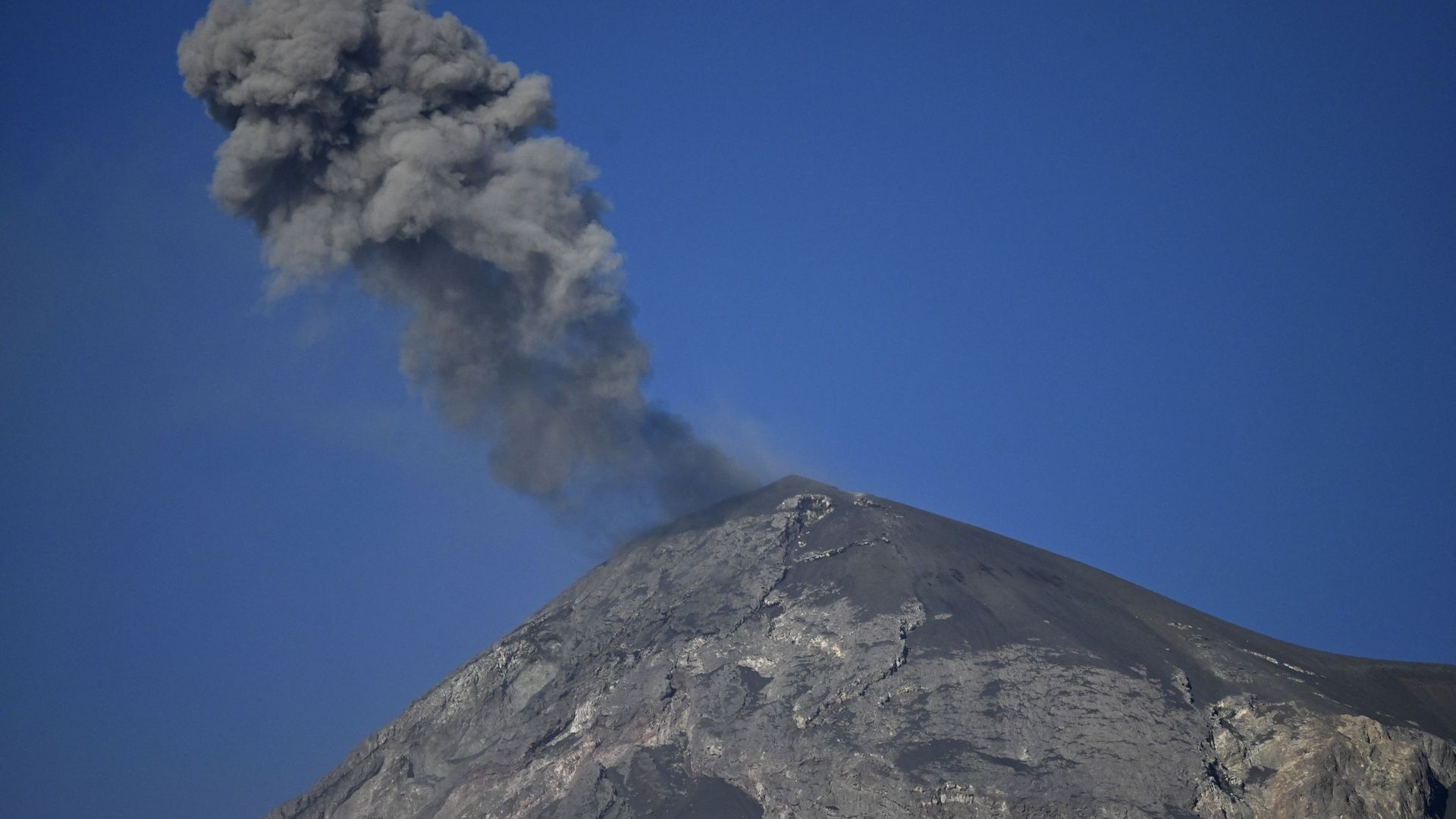 Le volcan de Fuego entre en éruption : le Guatemala passe en alerte "danger"