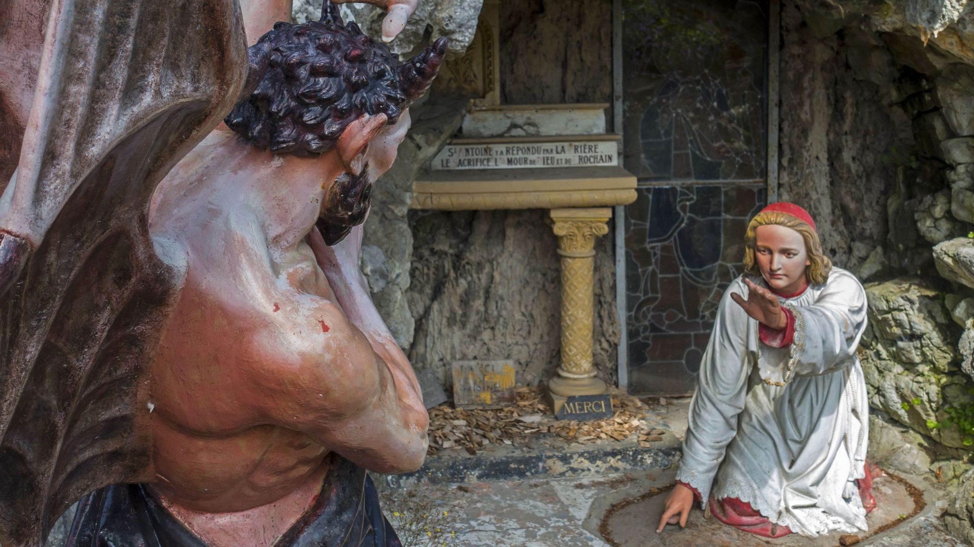 Caramba vous emmène à Crupet, le village qui abrite "la plus belle fausse grotte" au monde !