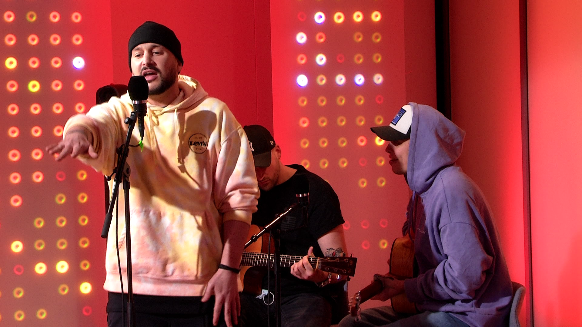 De sa voix rocailleuse et atypique, Ben’Do interprète en live le très solaire 'Oublier' - RTBF Actus