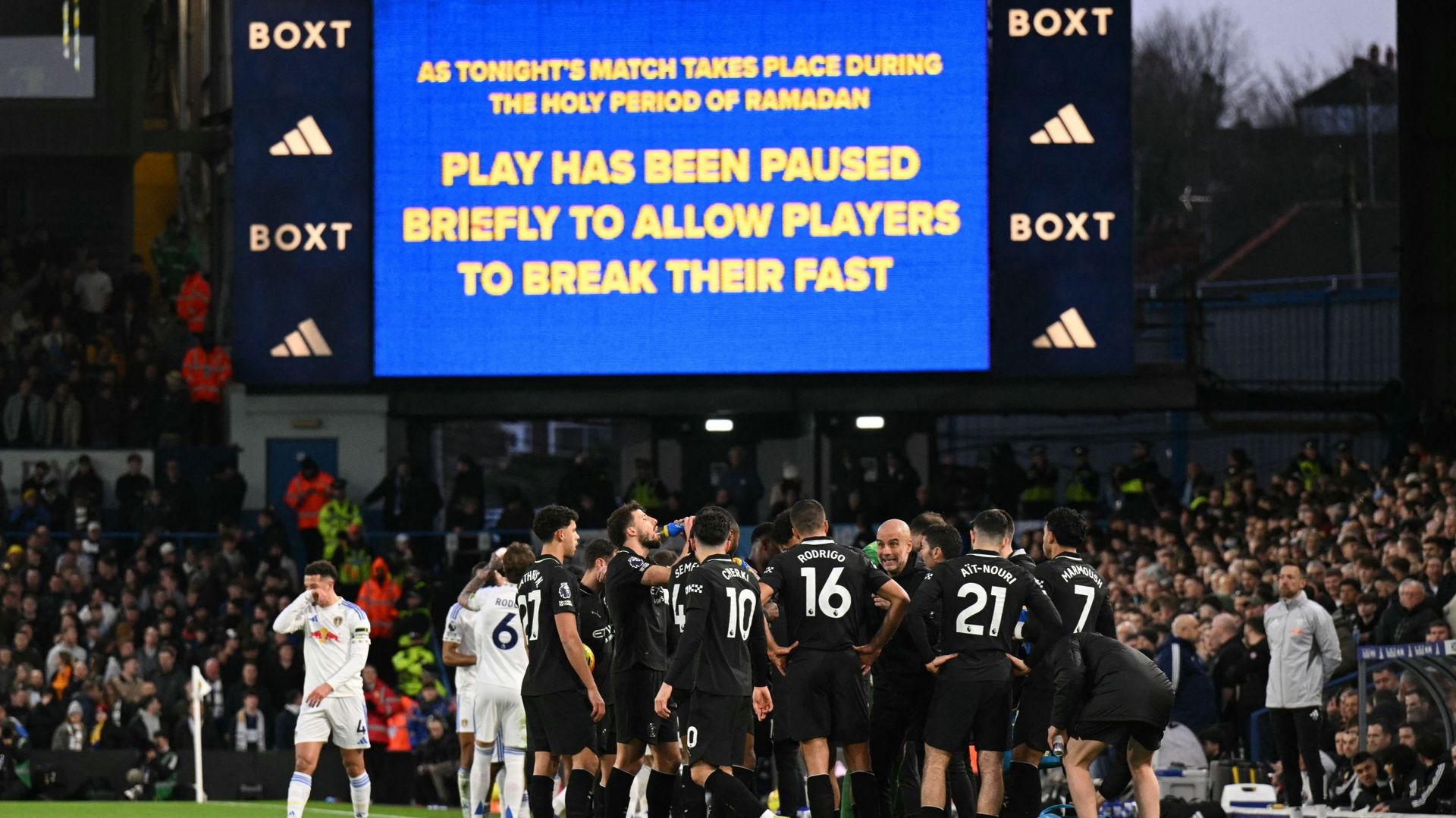 Manchester City – Pep Guardiola clôt le débat après les huées pendant la rupture du jeûne : "Il y a un problème ? Non !"