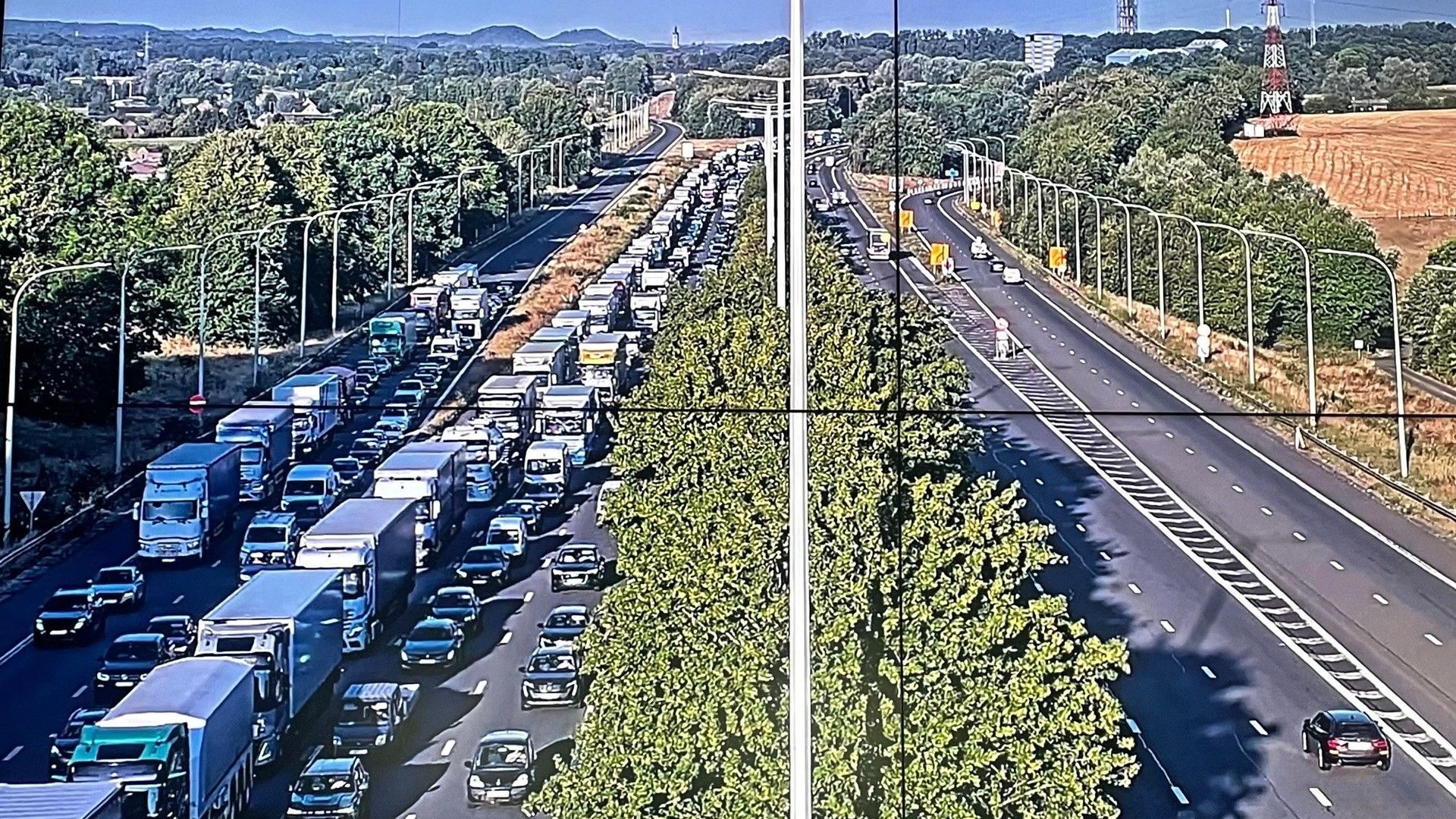 Fin de l'accident impliquant un motard sur l'E19 à Thieu : les files se résorbent vers Bruxelles