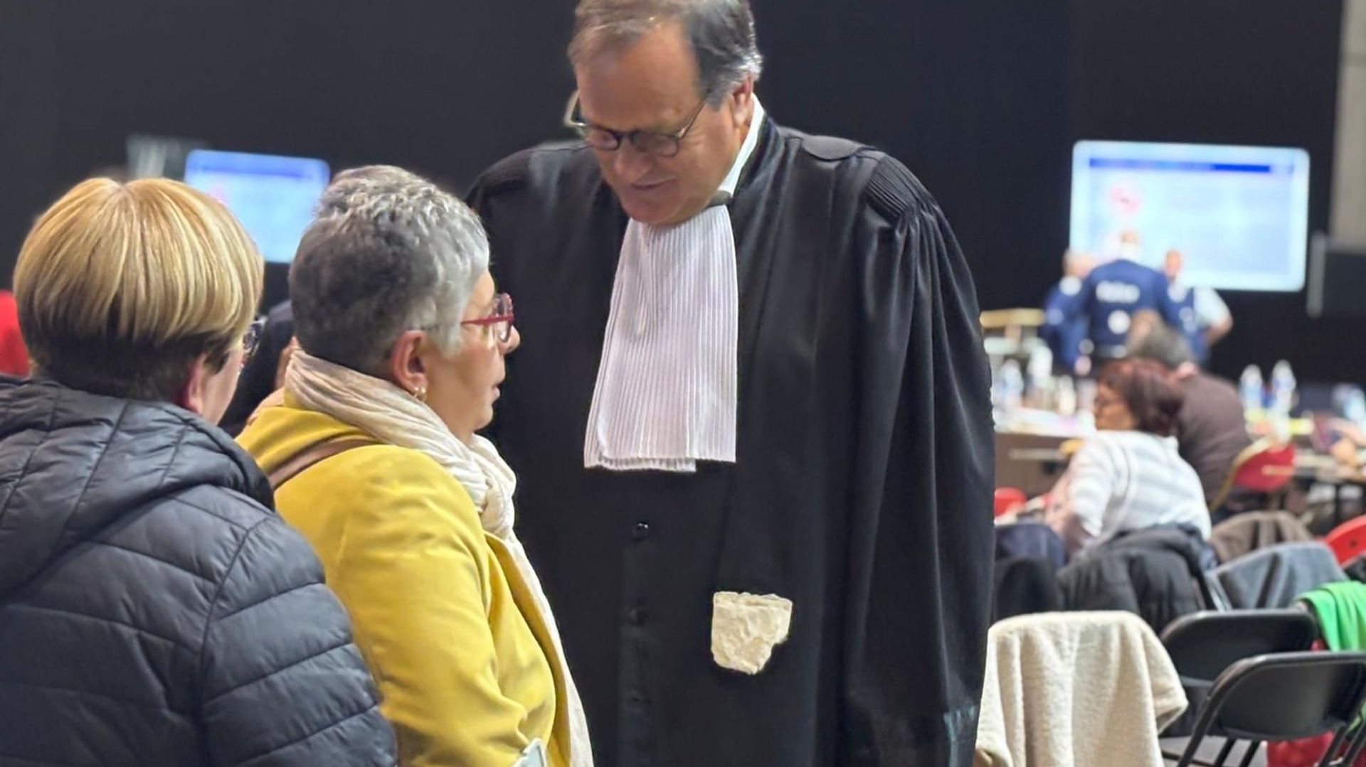 "Je suis la dame" (qui a traversé le pare-brise) : la miraculeuse rescapée, Fifa Ricotta, vient témoigner au procès Falzone